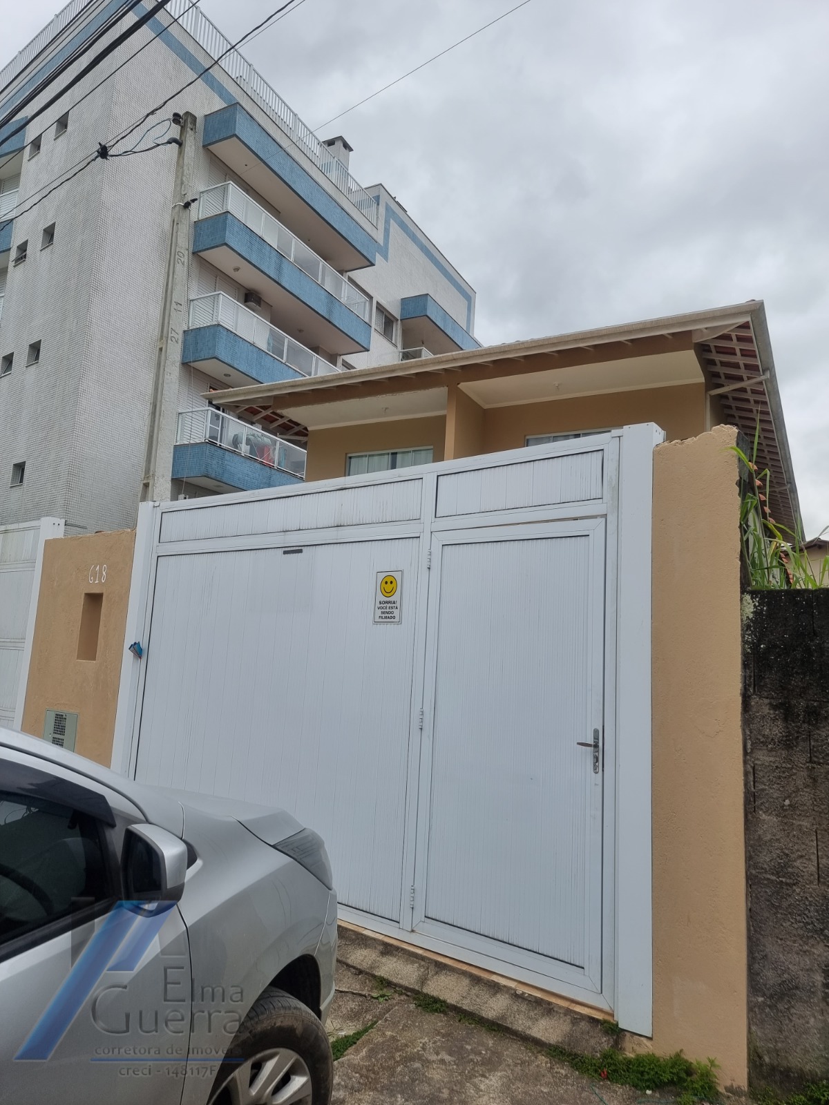 Ubatuba, Itaguá - Sobrado geminado com 03 dormitórios, sendo 01 suíte.