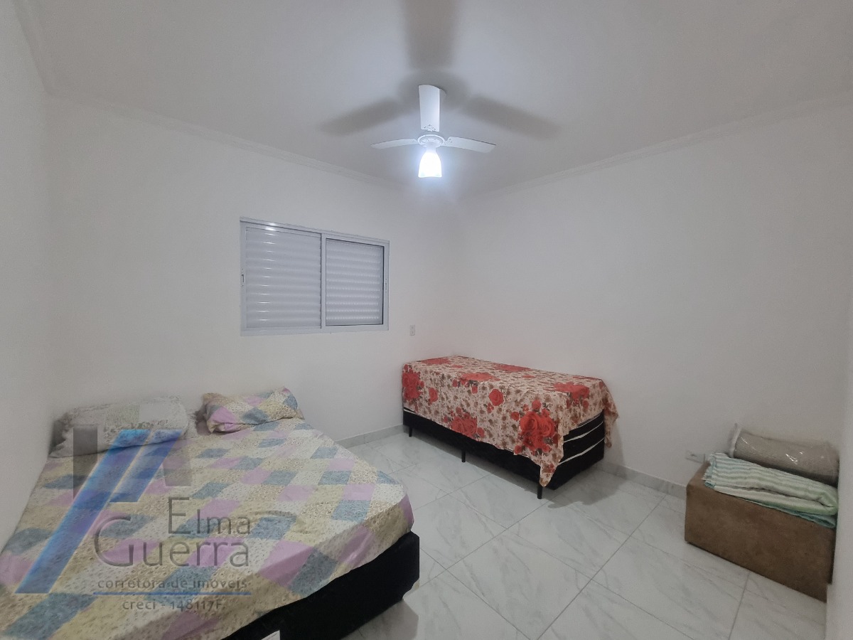 Ubatuba, Itaguá - Sobrado geminado com 03 dormitórios, sendo 01 suíte.