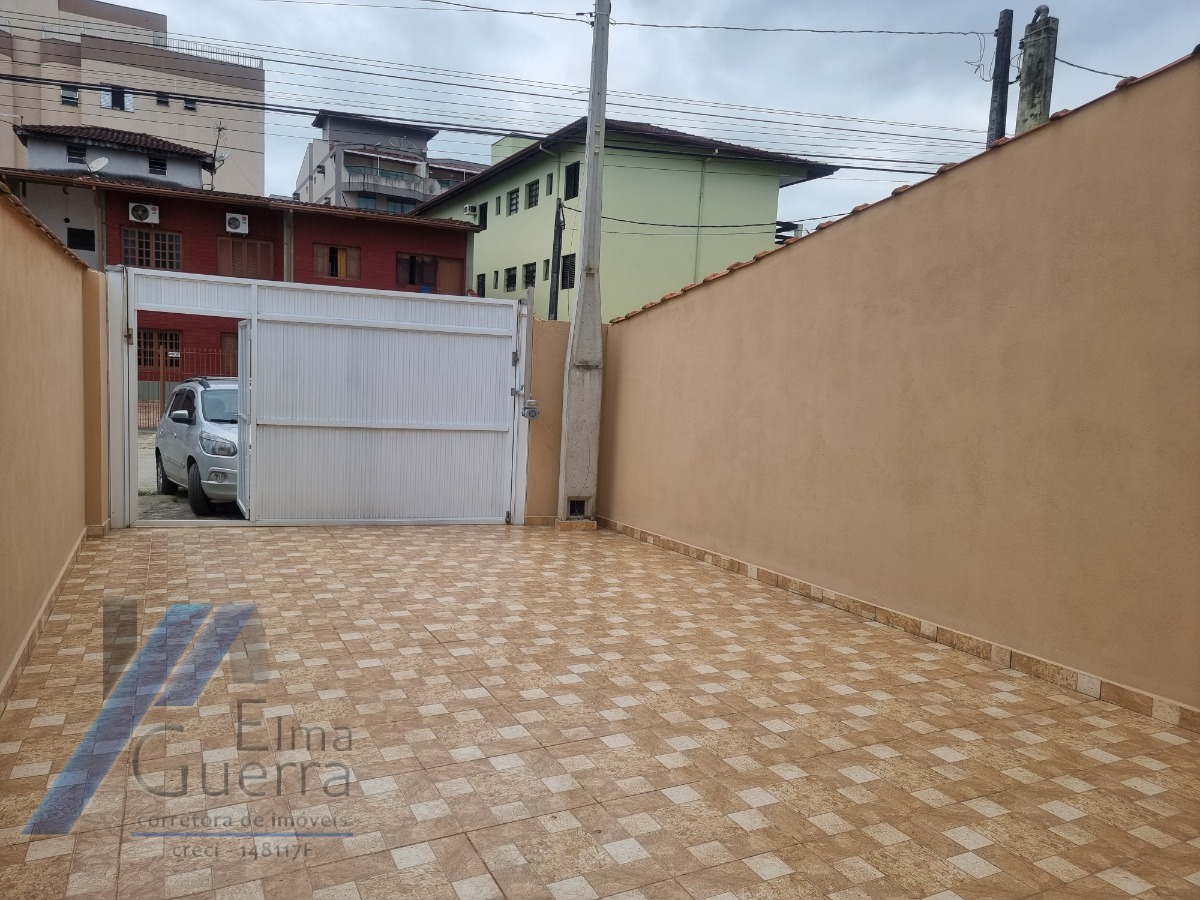 Ubatuba, Itaguá - Sobrado geminado com 03 dormitórios, sendo 01 suíte.