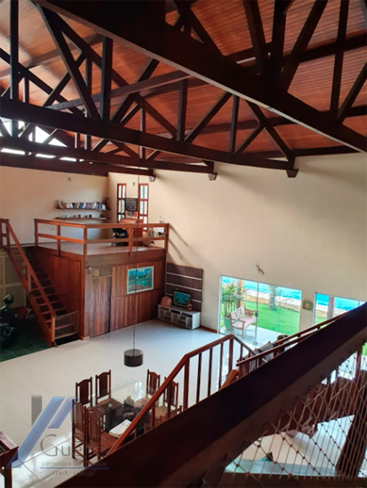 Ubatuba, Itaguá - Casa sobrado em bairro nobre de com 03 suítes e área de lazer.
