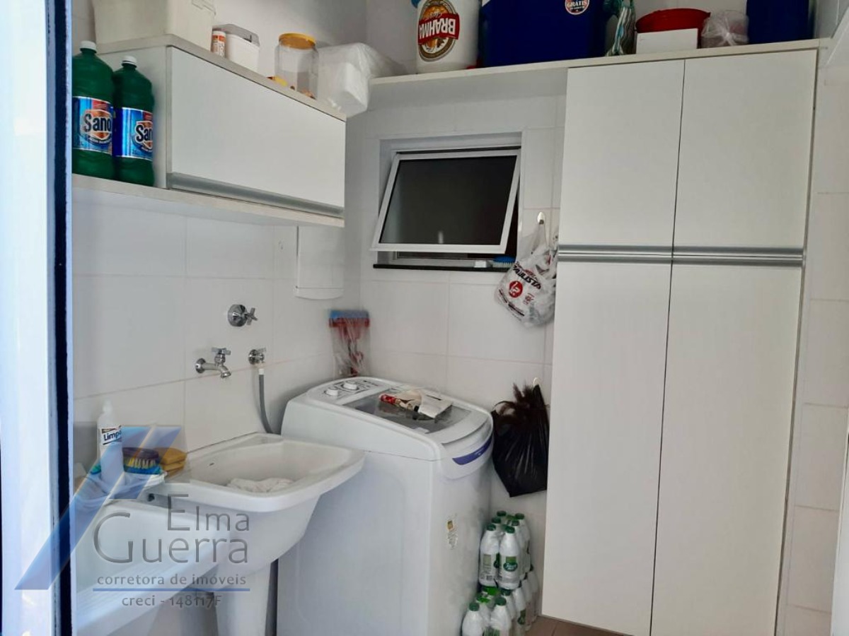 Ubatuba, Toninhas - Casa sobrado mobiliado próximo a praia com 04 suítes e área de lazer.