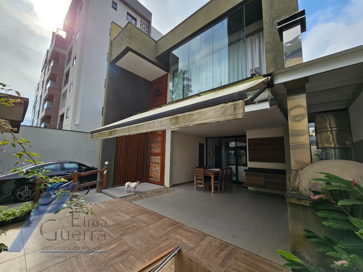 Casa, 5 quartos, 245 m² - Foto 1