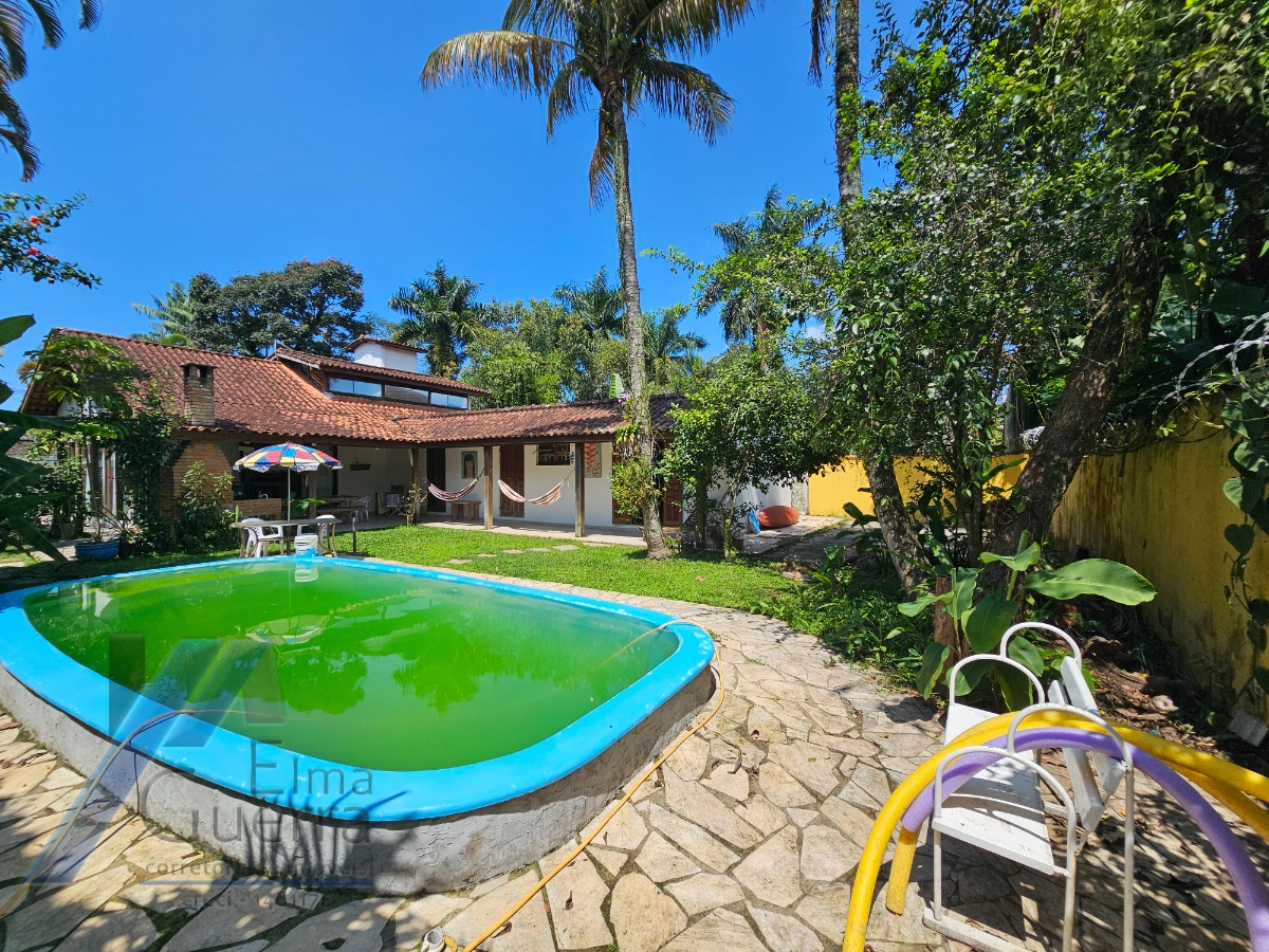Ubatuba, Itaguá - Casa com Lazer e Espaço Gourmet, 03 dormitórios, sendo 01 suíte, 228m2 de Construção.