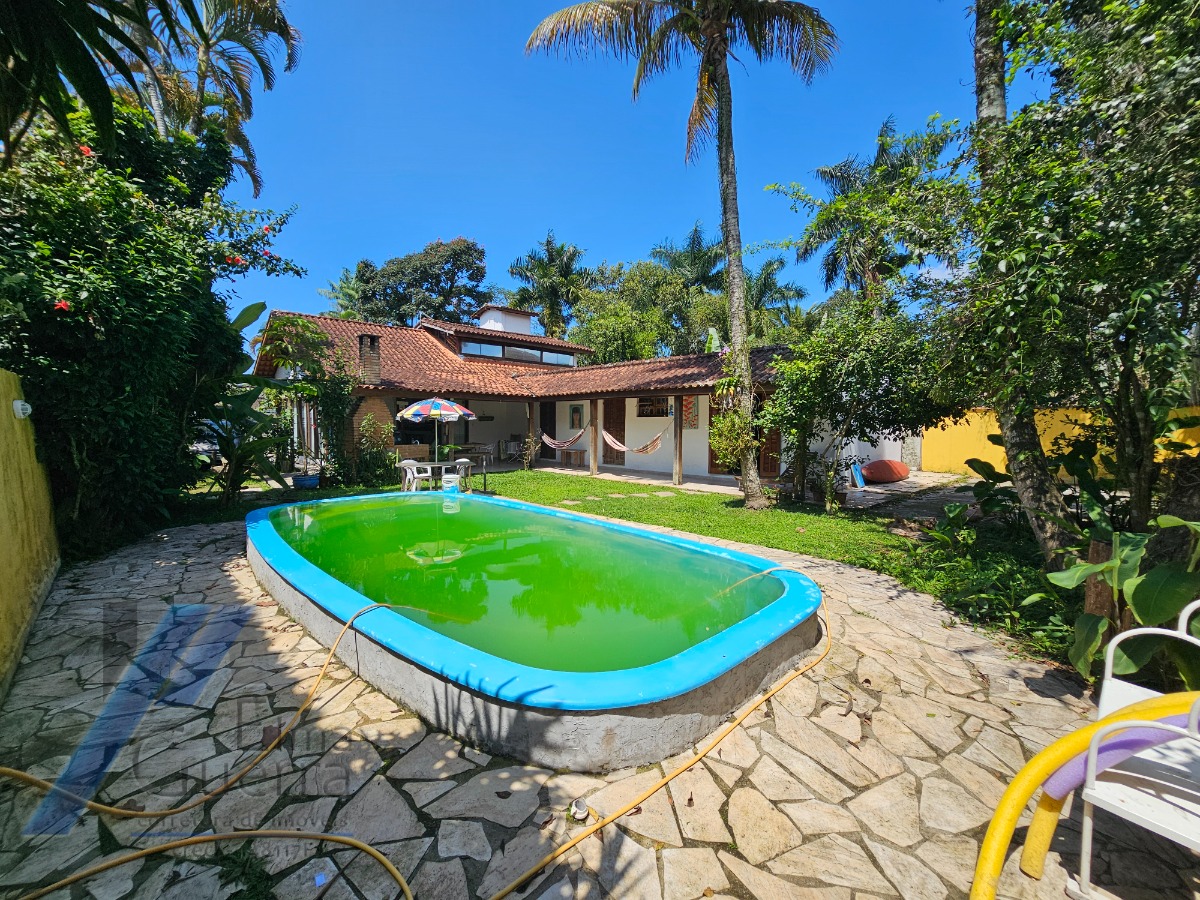 Ubatuba, Itaguá - Casa com Lazer e Espaço Gourmet, 03 dormitórios, sendo 01 suíte, 228m2 de Construção.