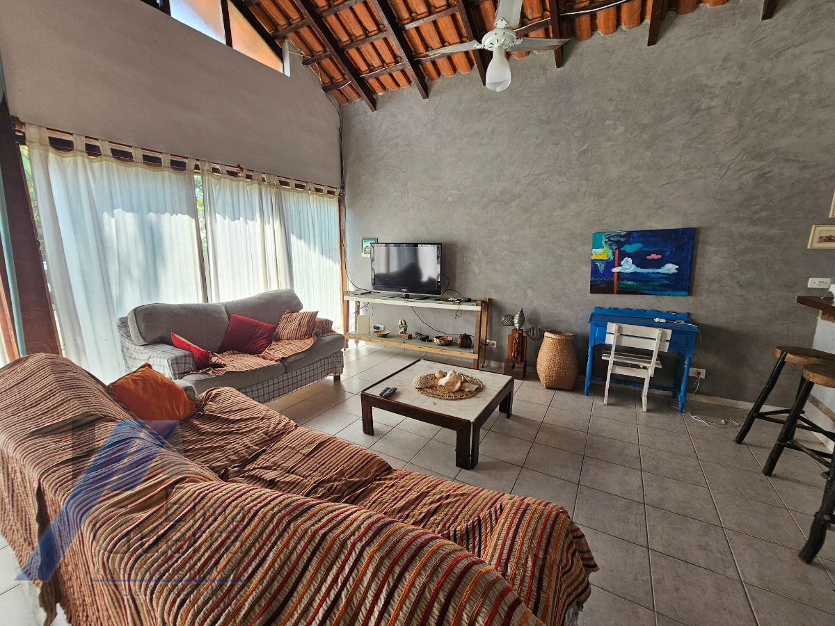 Ubatuba, Itaguá - Casa com Lazer e Espaço Gourmet, 03 dormitórios, sendo 01 suíte, 228m2 de Construção.