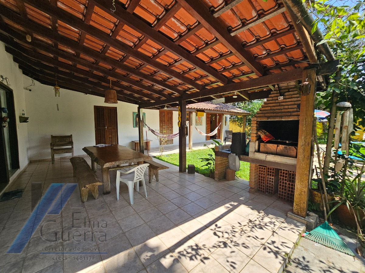 Ubatuba, Itaguá - Casa com Lazer e Espaço Gourmet, 03 dormitórios, sendo 01 suíte, 228m2 de Construção.