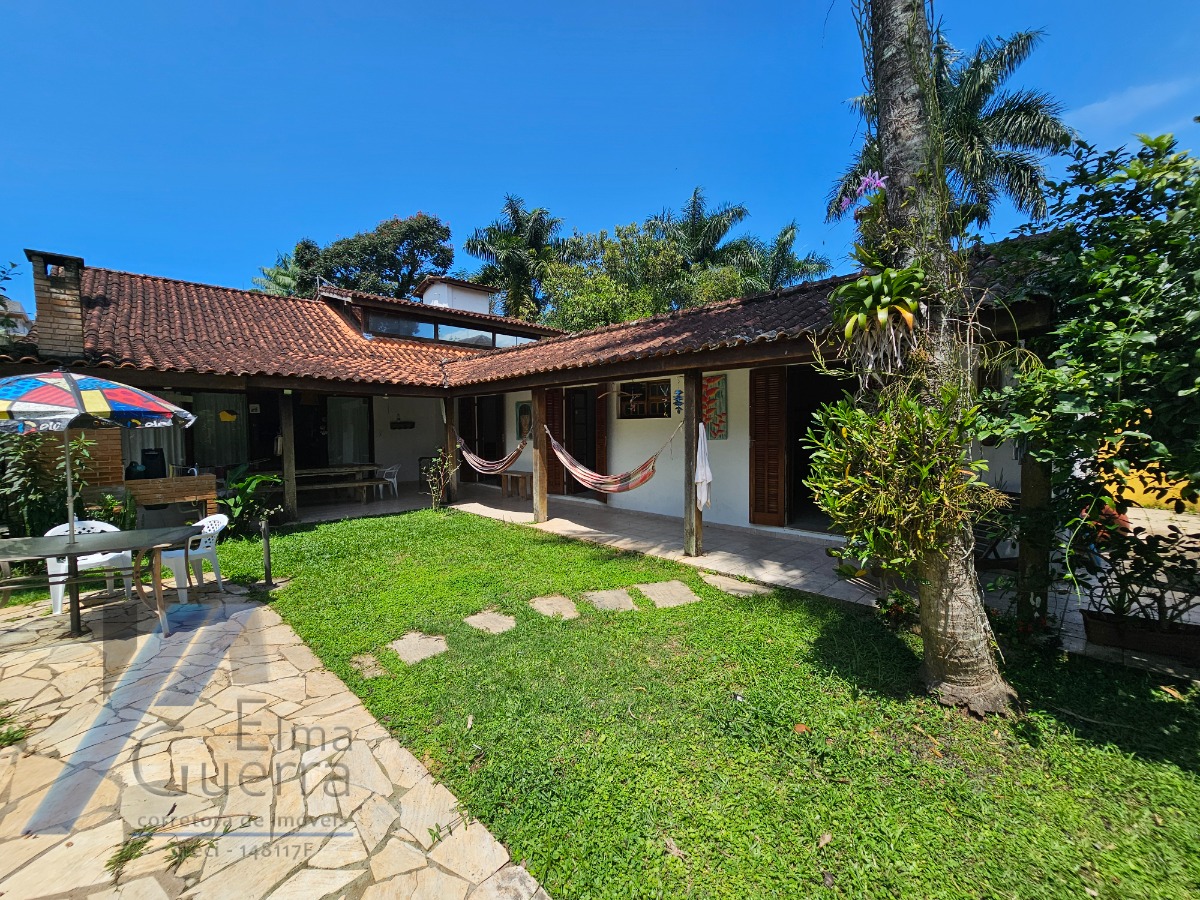 Ubatuba, Itaguá - Casa com Lazer e Espaço Gourmet, 03 dormitórios, sendo 01 suíte, 228m2 de Construção.