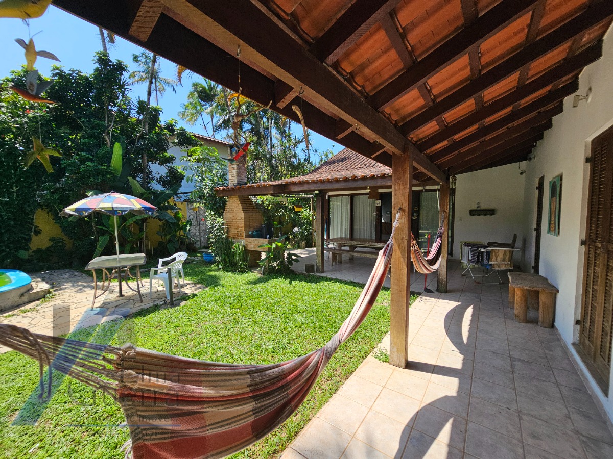 Ubatuba, Itaguá - Casa com Lazer e Espaço Gourmet, 03 dormitórios, sendo 01 suíte, 228m2 de Construção.
