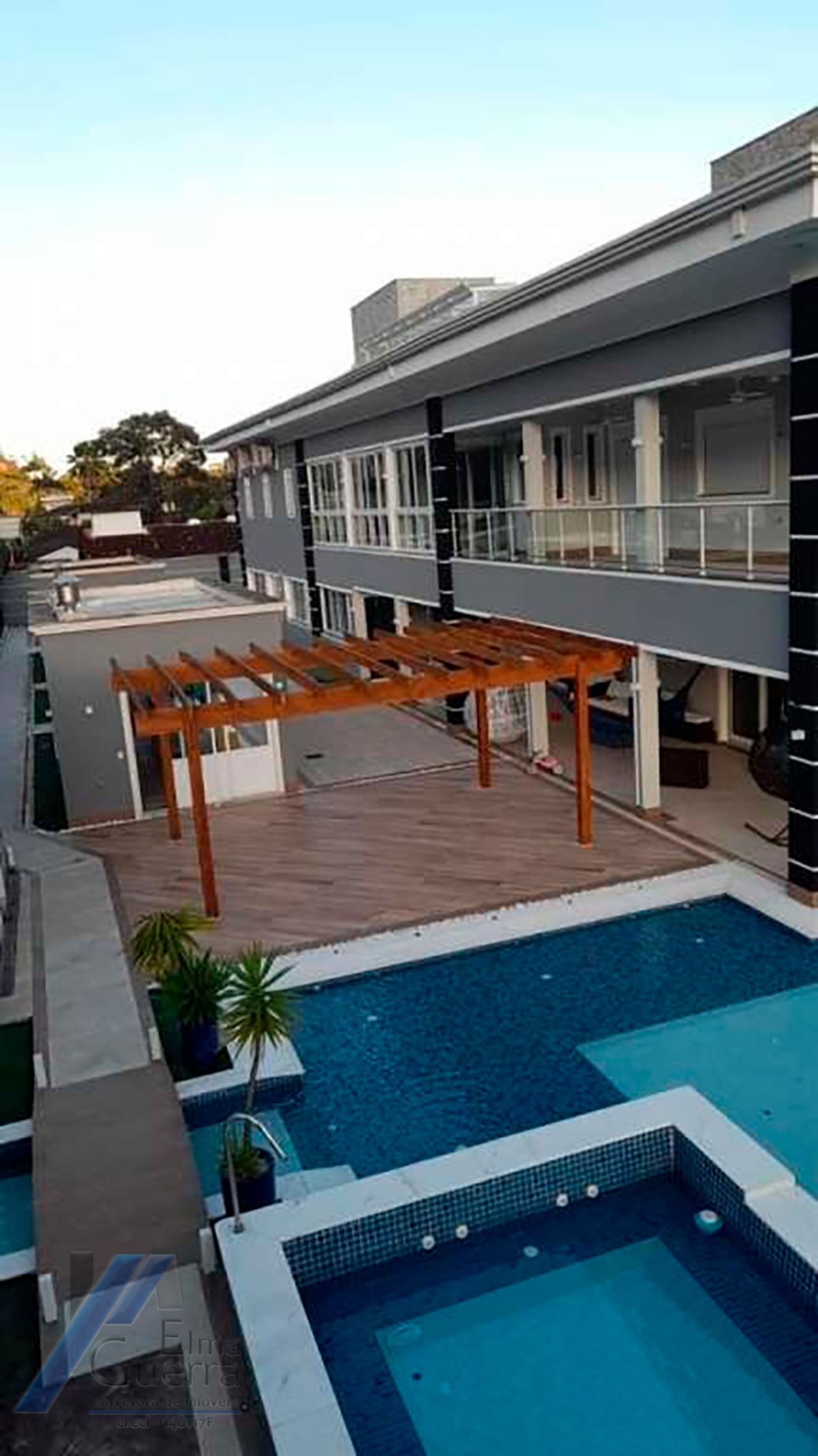 Ubatuba, Condominio Pedra Verde, Lazaro - Casa Alto Padrão com 07 suites e área de lazer a 100 metros do mar.