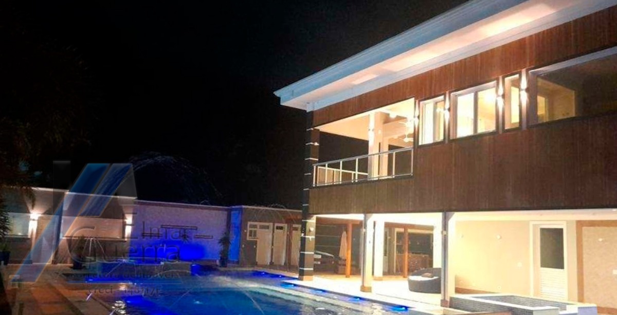 Ubatuba, Condominio Pedra Verde, Lazaro - Casa Alto Padrão com 07 suites e área de lazer a 100 metros do mar.