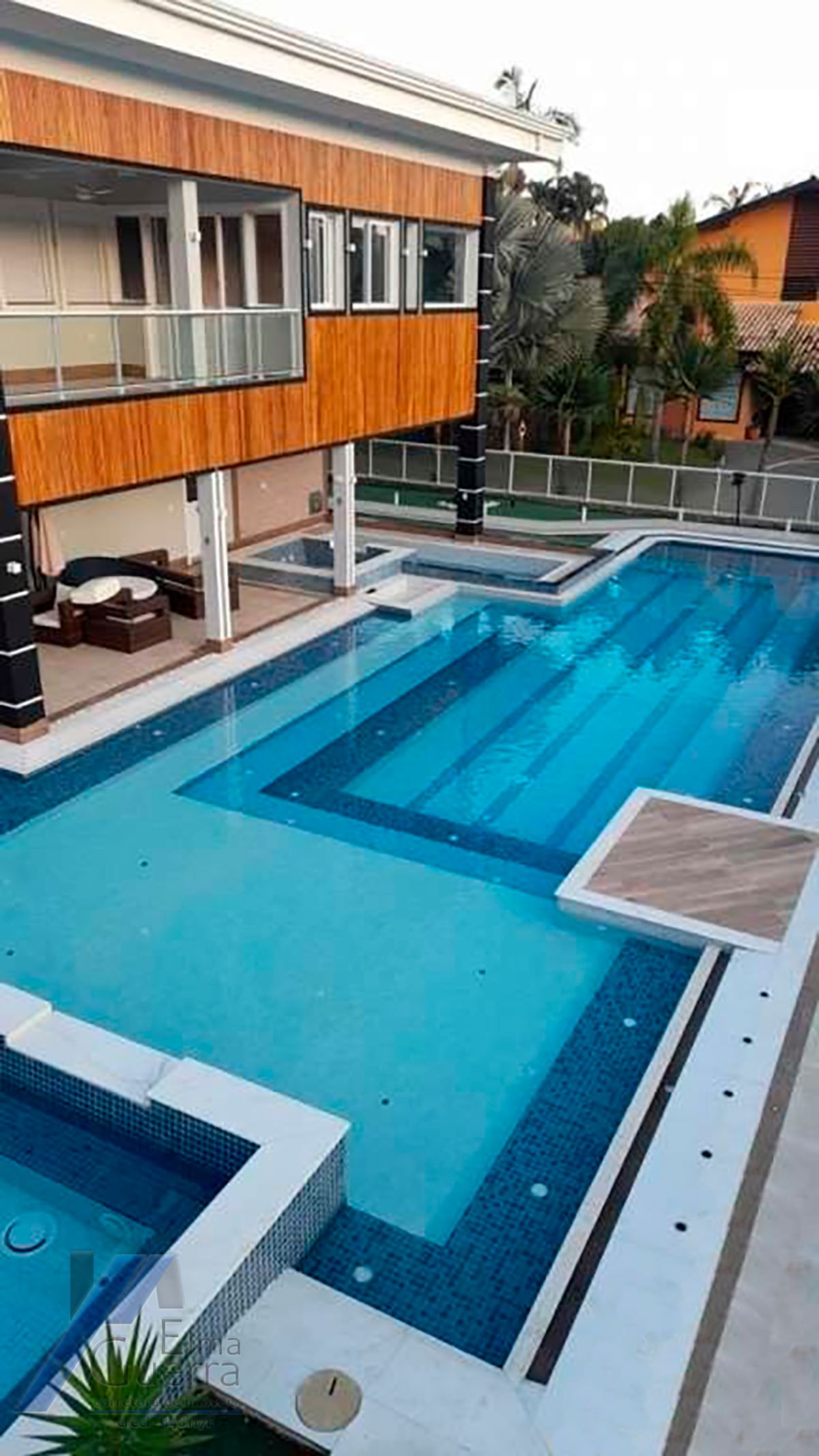 Ubatuba, Condominio Pedra Verde, Lazaro - Casa Alto Padrão com 07 suites e área de lazer a 100 metros do mar.
