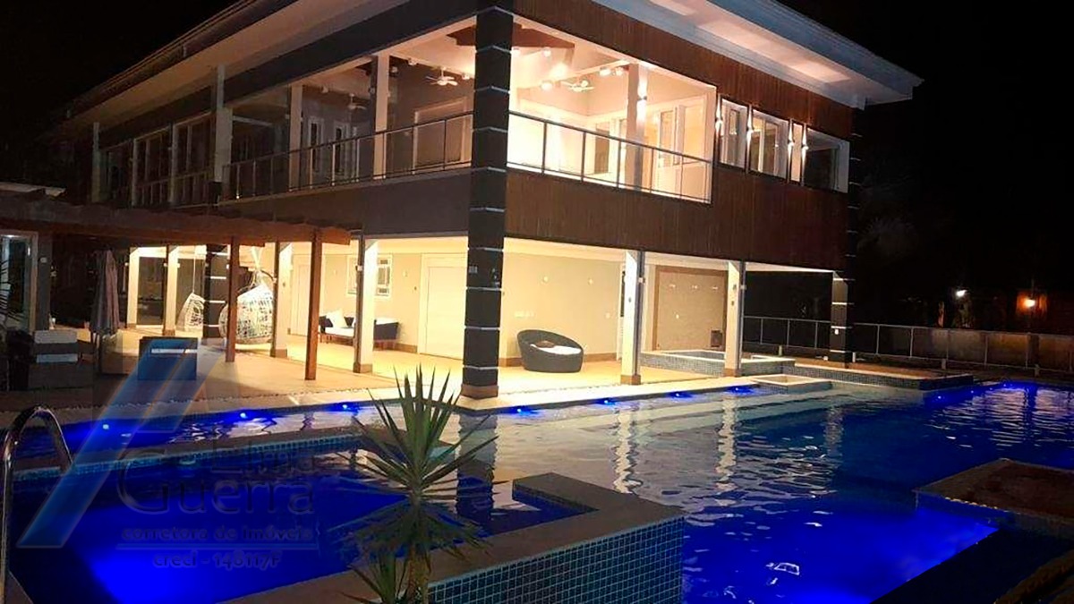 Ubatuba, Condominio Pedra Verde, Lazaro - Casa Alto Padrão com 07 suites e área de lazer a 100 metros do mar.