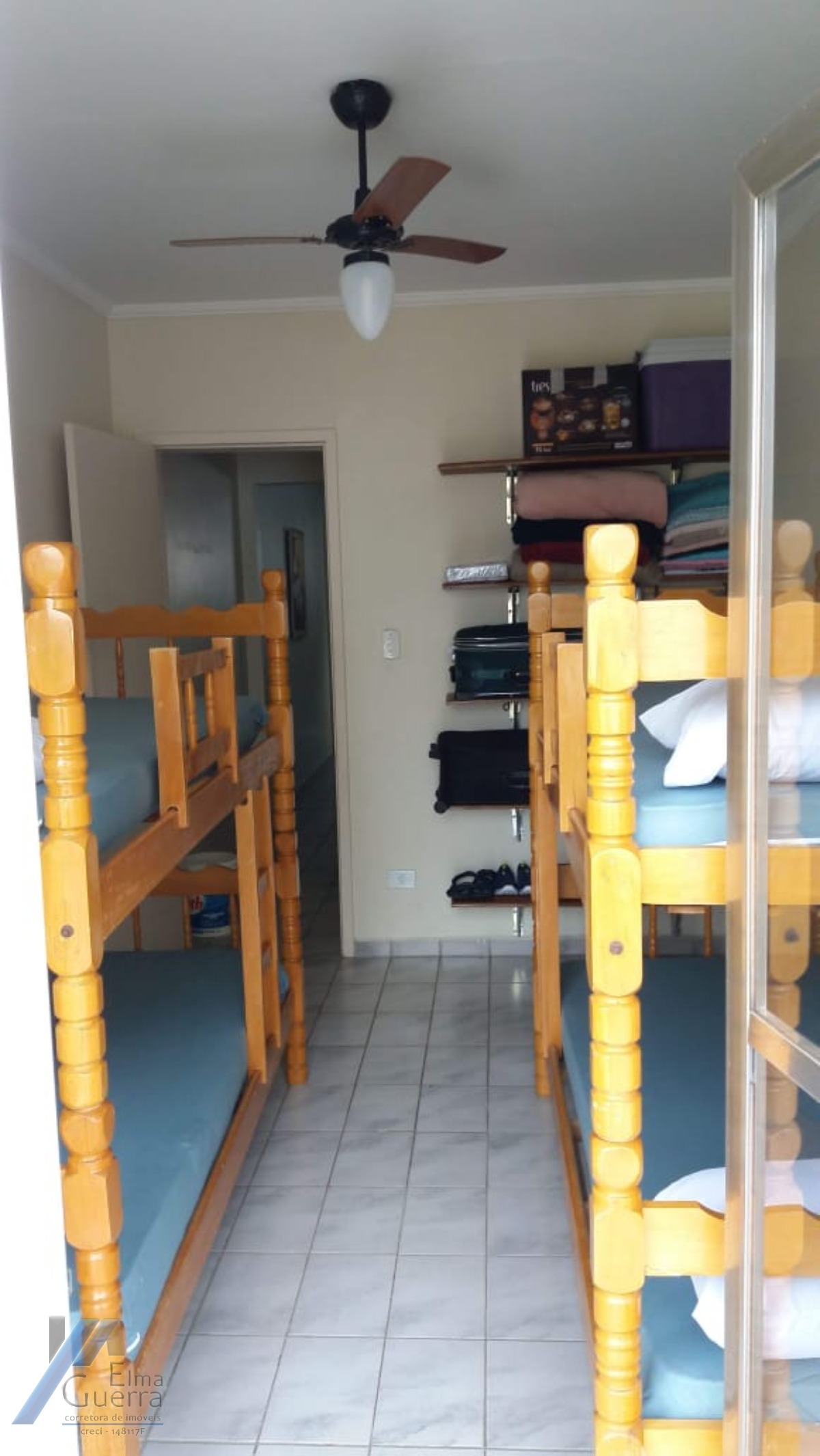 Ubatuba, Itagua - Apartamento no segundo andar com 02 dormitórios.