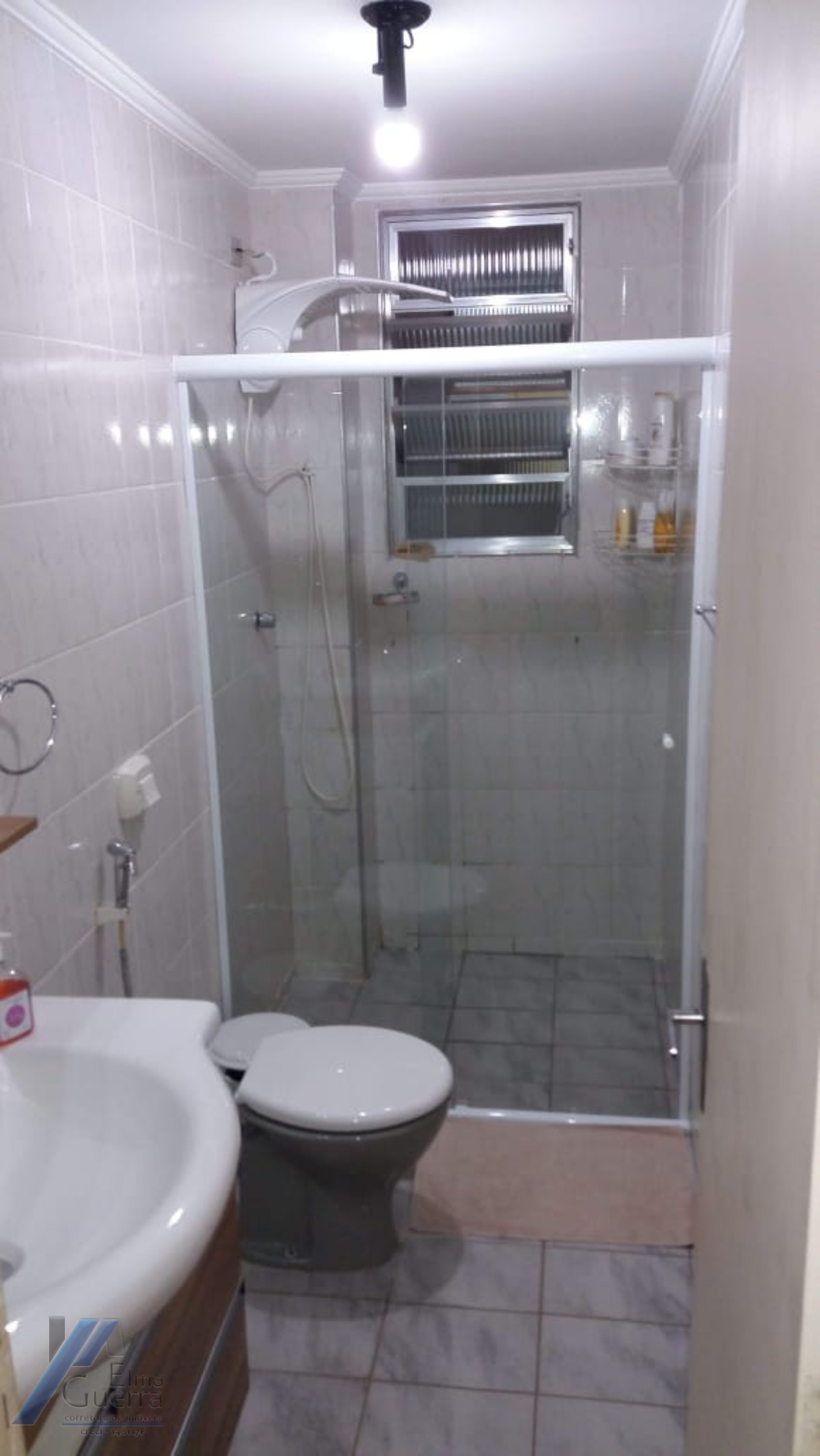Ubatuba, Itagua - Apartamento no segundo andar com 02 dormitórios.