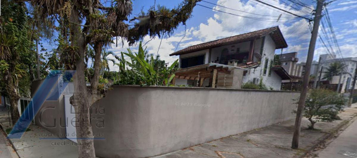 Ubatuba, Itaguá - Casa tipo Sobrado com ótima localização, 03 dormitórios sendo 01 suítes e área lazer.
