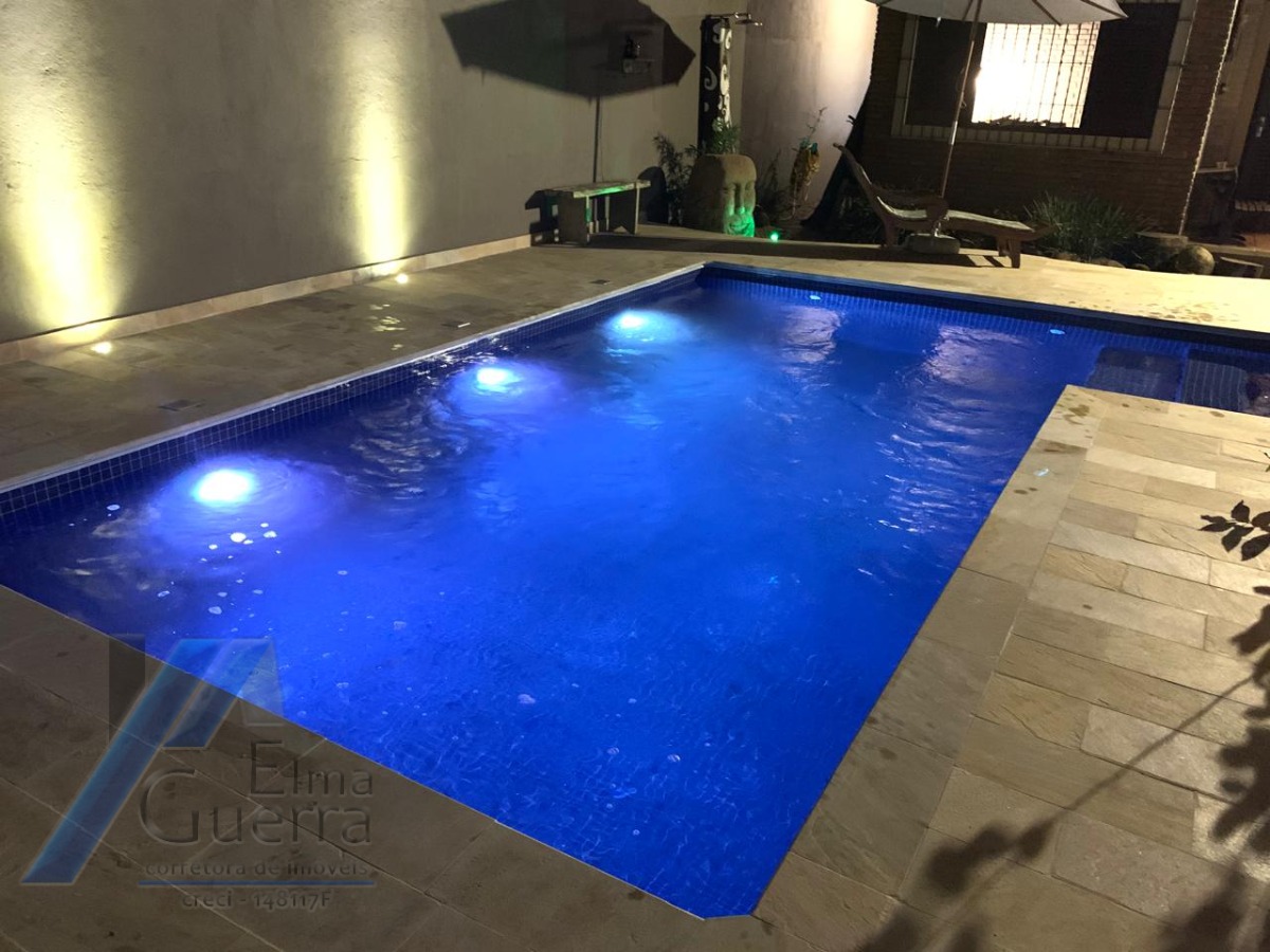 Ubatuba, Itaguá - Casa tipo Sobrado com ótima localização, 03 dormitórios sendo 01 suítes e área lazer.