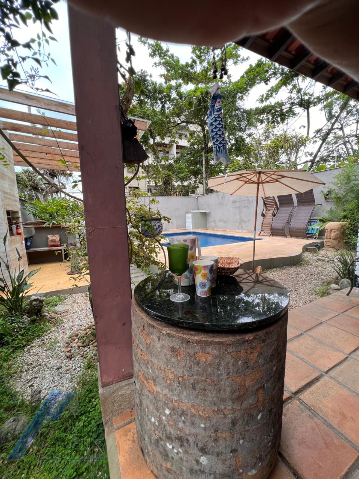 Ubatuba, Itaguá - Casa tipo Sobrado com ótima localização, 03 dormitórios sendo 01 suítes e área lazer.