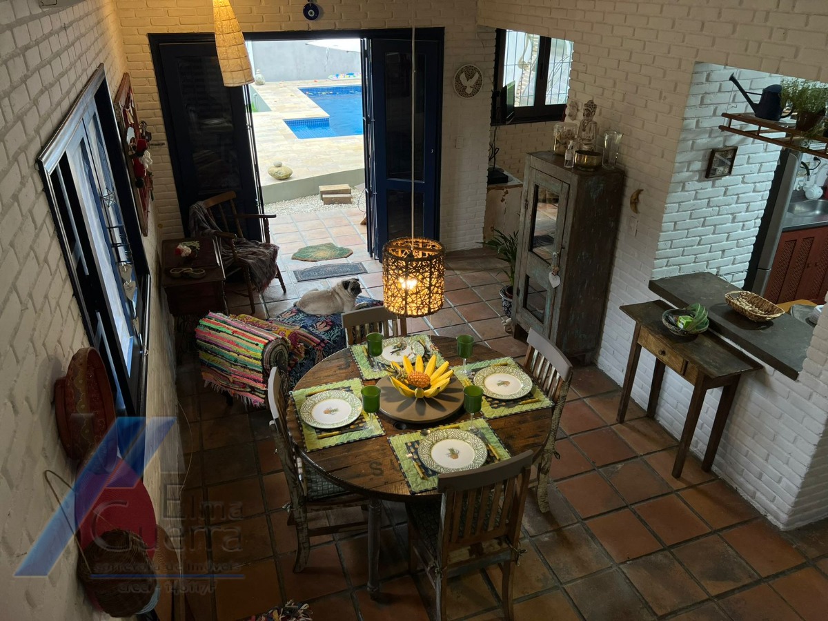 Ubatuba, Itaguá - Casa tipo Sobrado com ótima localização, 03 dormitórios sendo 01 suítes e área lazer.