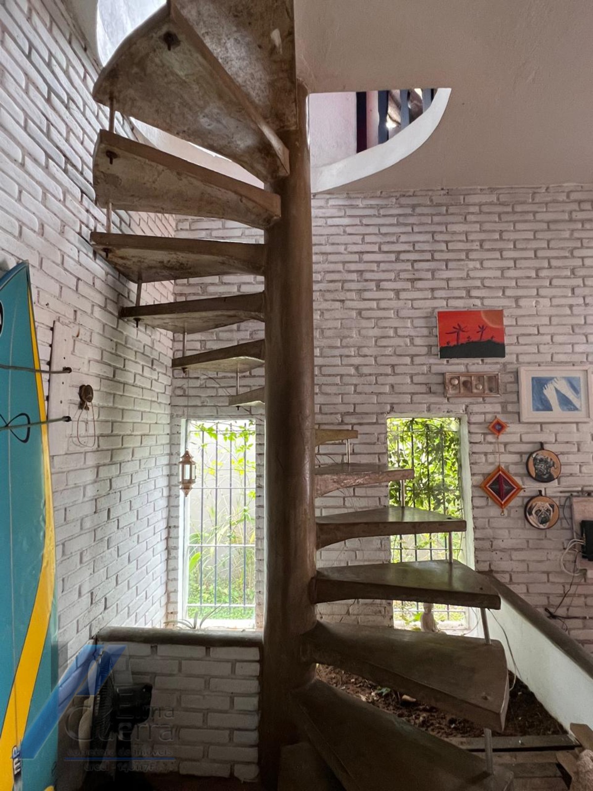 Ubatuba, Itaguá - Casa tipo Sobrado com ótima localização, 03 dormitórios sendo 01 suítes e área lazer.