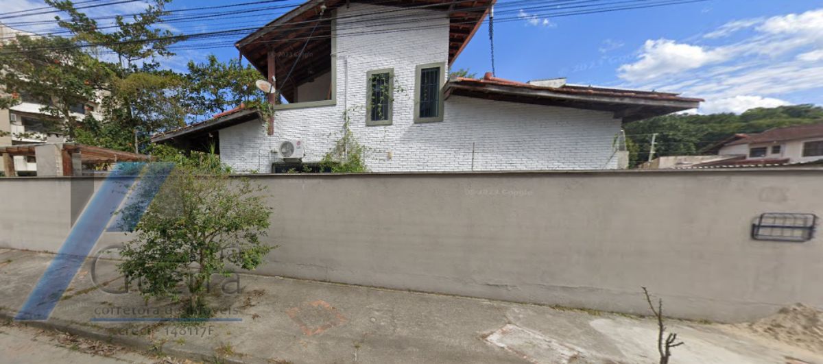 Ubatuba, Itaguá - Casa tipo Sobrado com ótima localização, 03 dormitórios sendo 01 suítes e área lazer.