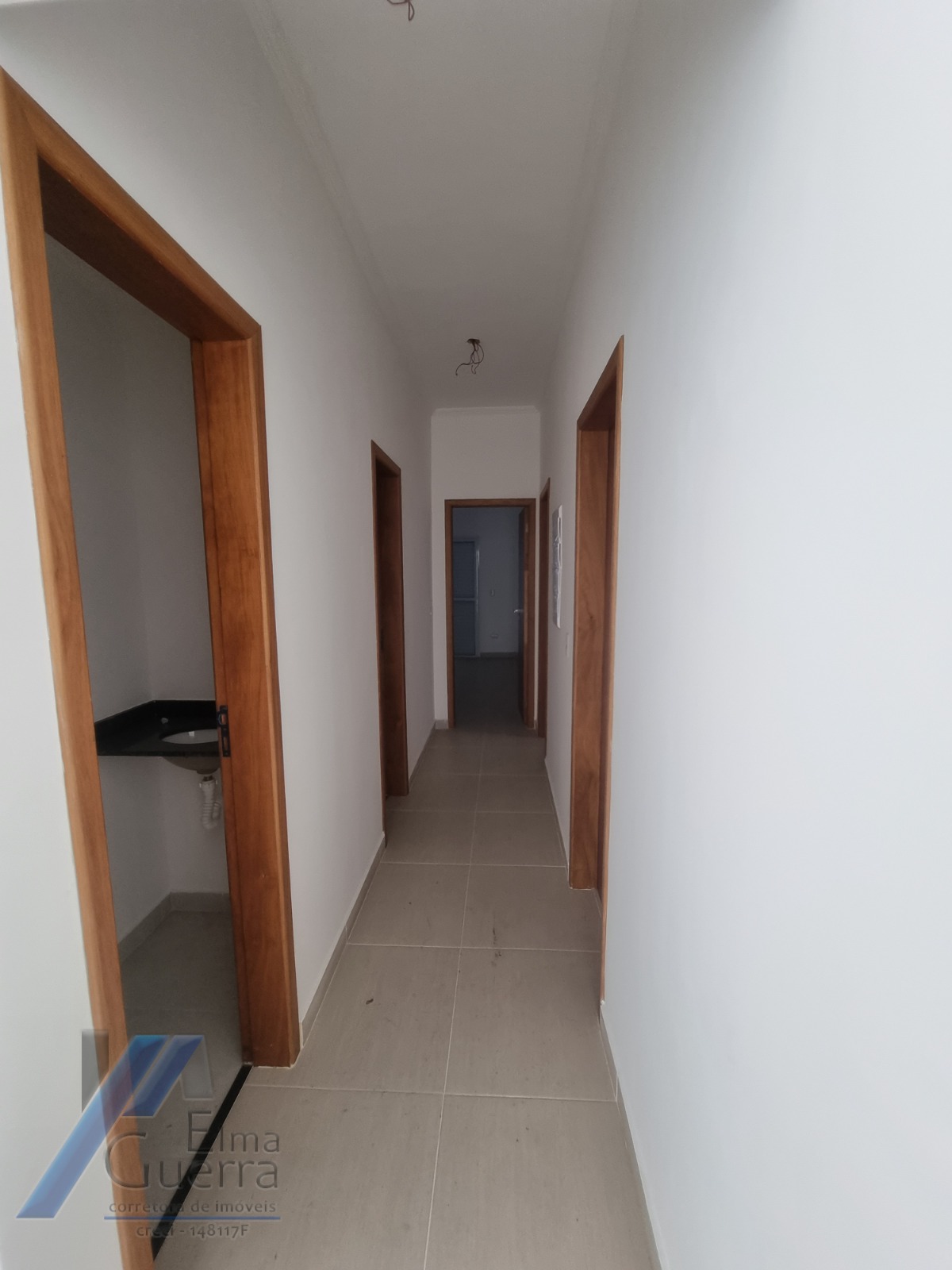 Ubatuba, Centro - Apartamento tipo com 03 dormitórios sendo 01 suíte e área de lazer.