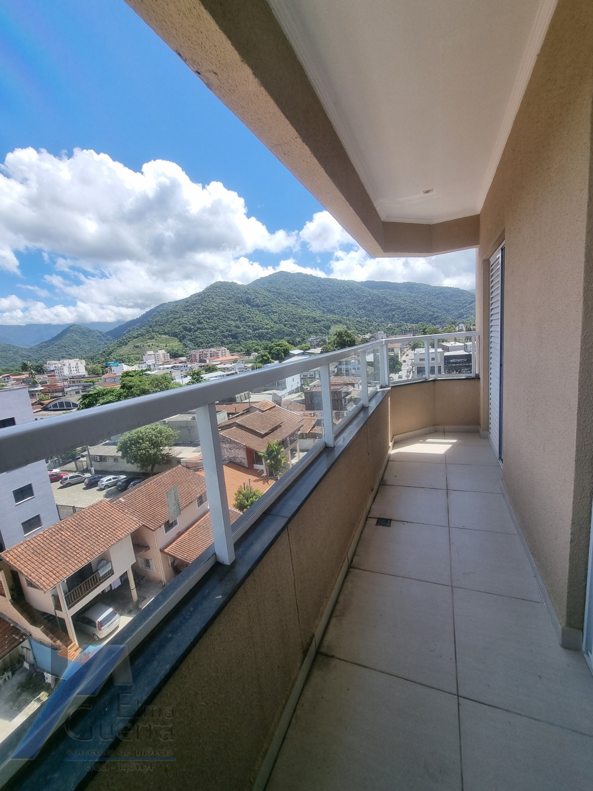Ubatuba, Centro - Apartamento tipo com 03 dormitórios sendo 01 suíte e área de lazer.