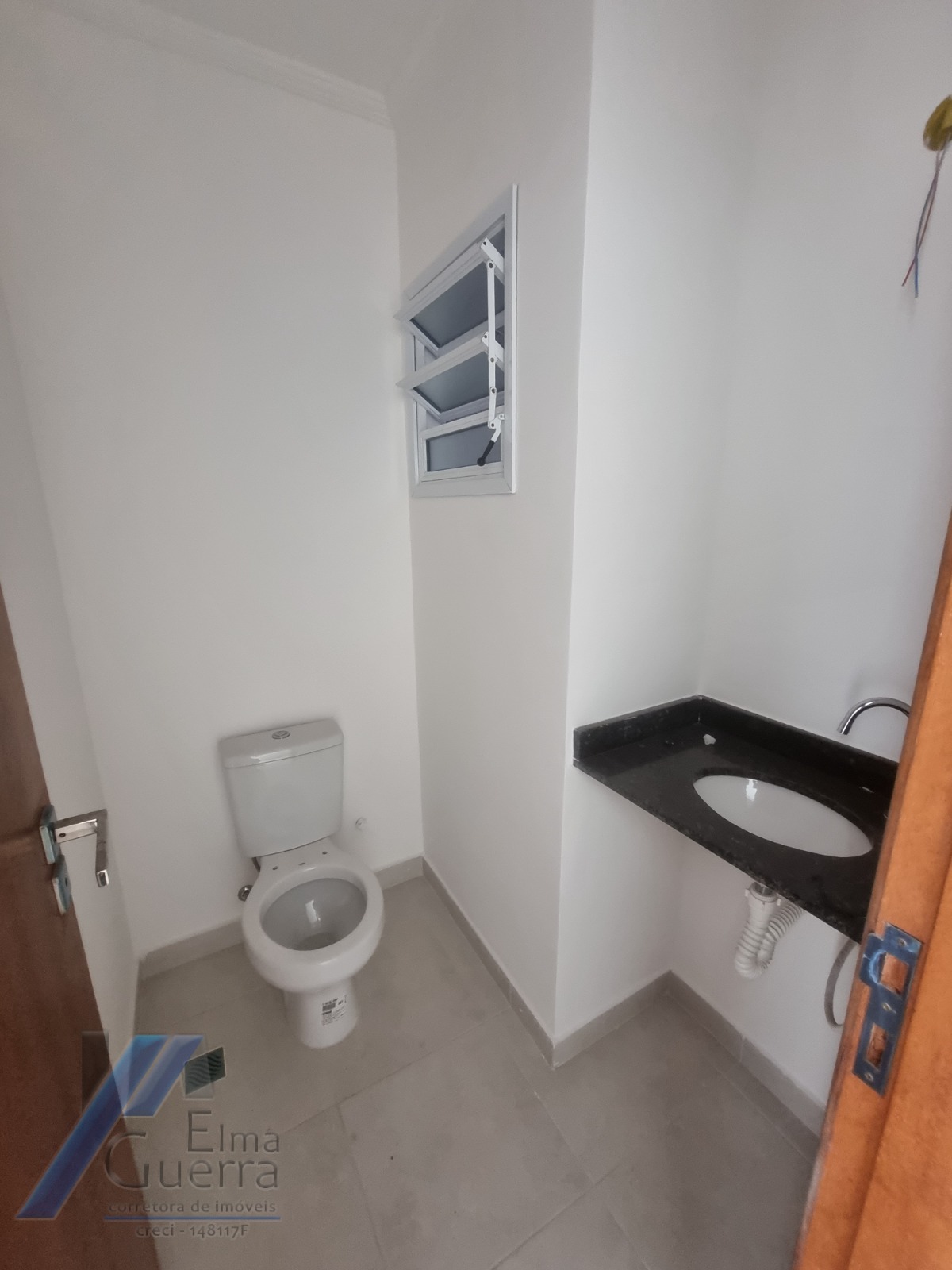 Ubatuba, Centro - Apartamento tipo com 03 dormitórios sendo 01 suíte e área de lazer.