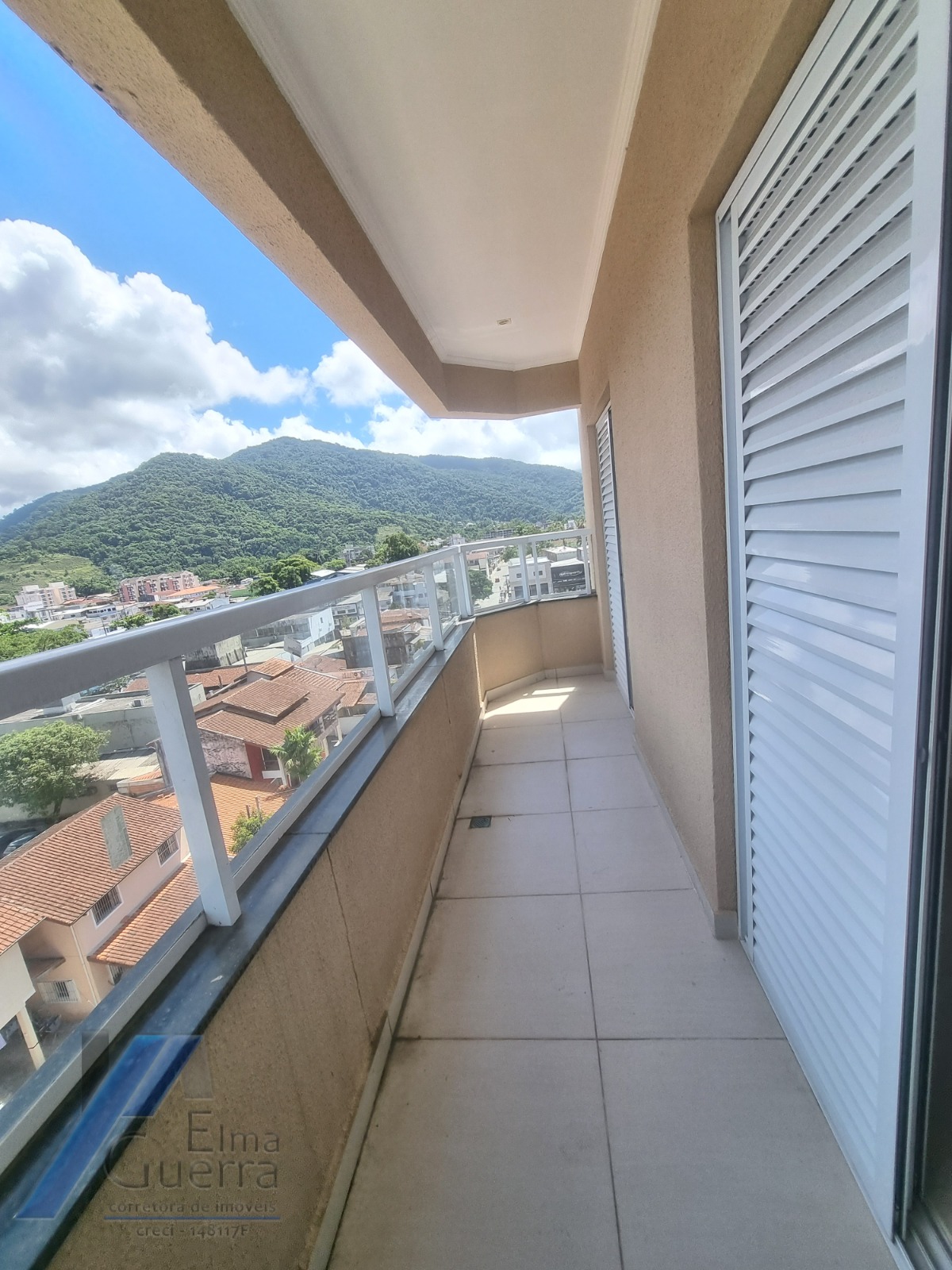 Ubatuba, Centro - Apartamento tipo com 03 dormitórios sendo 01 suíte e área de lazer.
