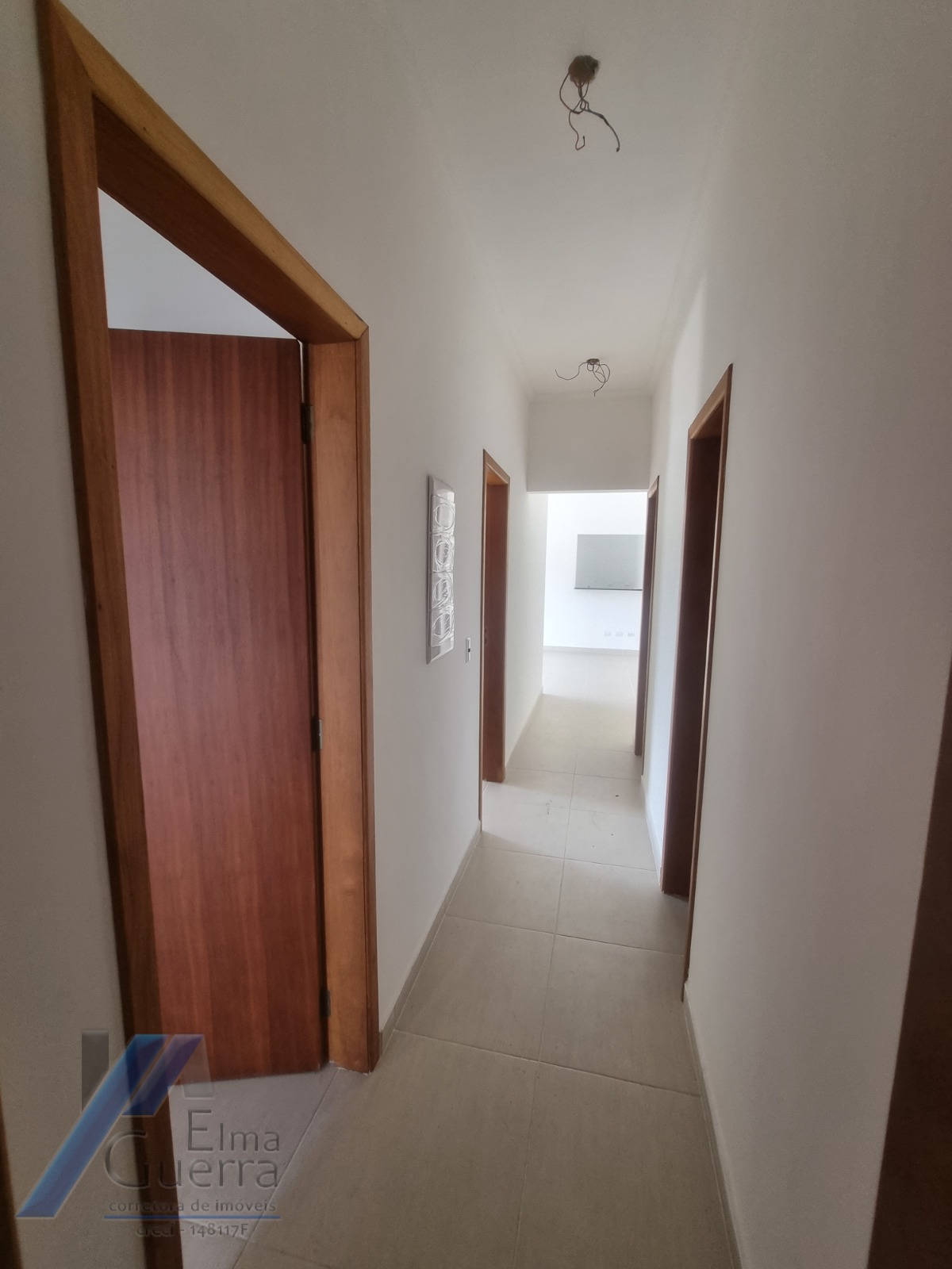 Ubatuba, Centro - Apartamento tipo com 03 dormitórios sendo 01 suíte e área de lazer.