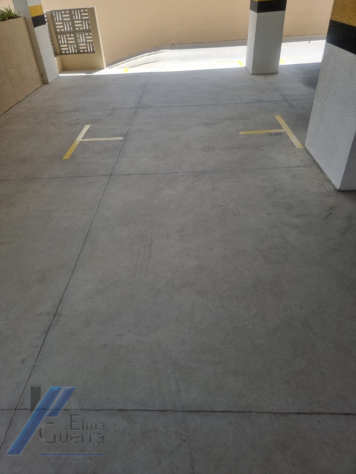 Ubatuba, Centro - Apartamento tipo com 03 dormitórios sendo 01 suíte e área de lazer.