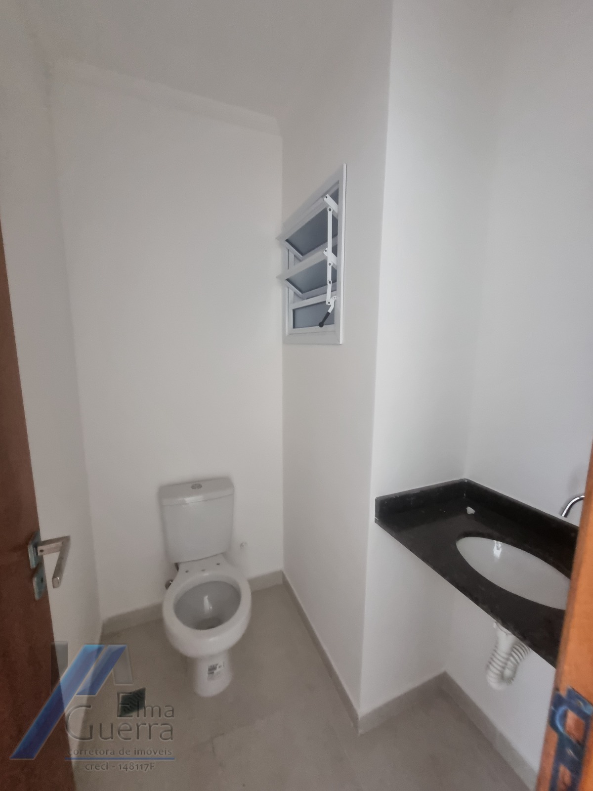 Ubatuba, Centro - Apartamento tipo com 03 dormitórios sendo 01 suíte e área de lazer.