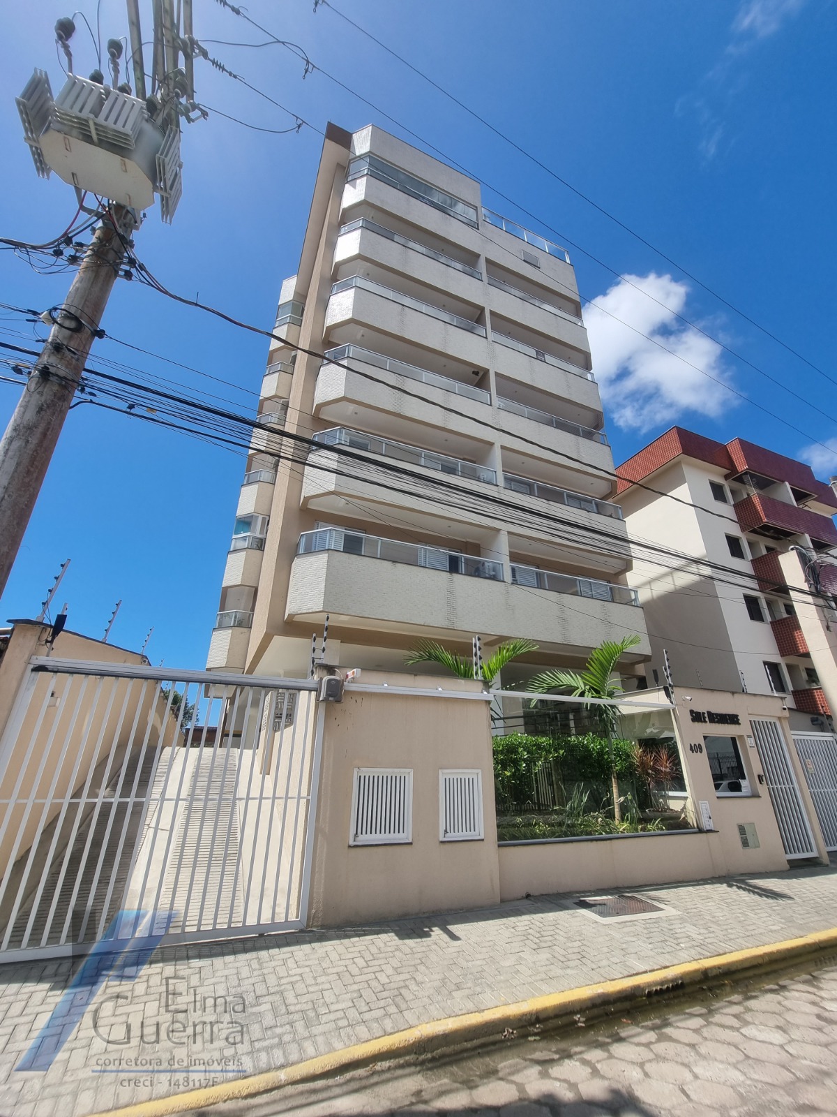 Ubatuba, Centro - Apartamento tipo com 03 dormitórios sendo 01 suíte e área de lazer.