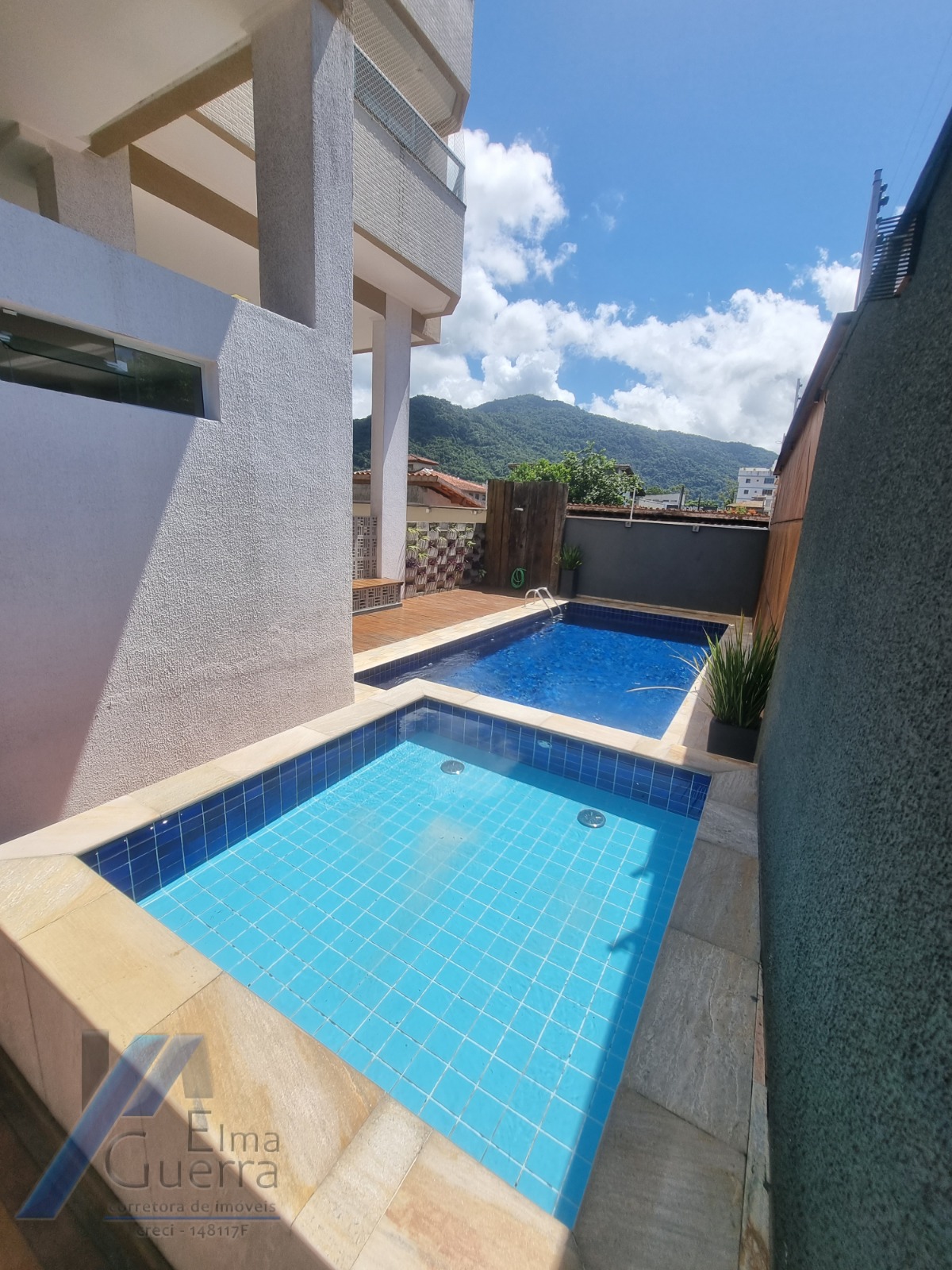 Ubatuba, Centro - Apartamento tipo com 03 dormitórios sendo 01 suíte e área de lazer.