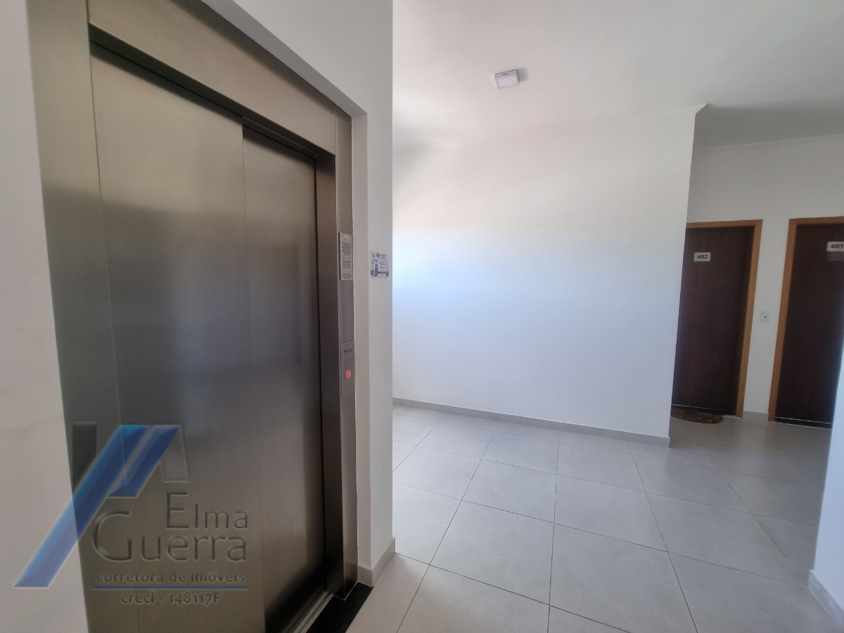 Ubatuba, Centro - Apartamento tipo com 03 quartos sendo 01 suíte e área de lazer.