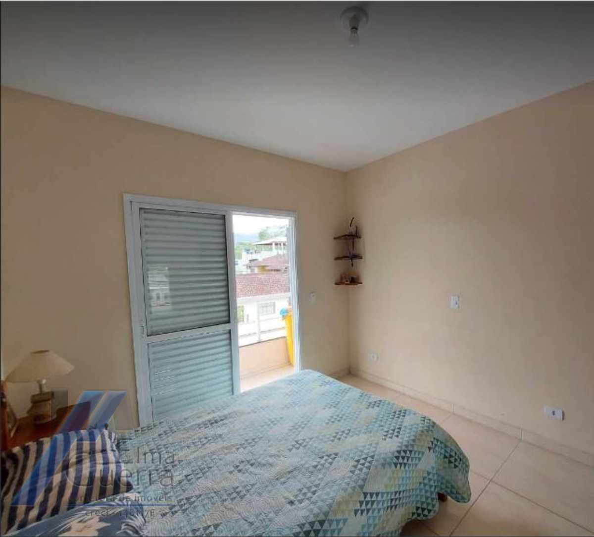 Ubatuba, Horto - Casa sobrado geminado com 02 suites com ponto comercial.