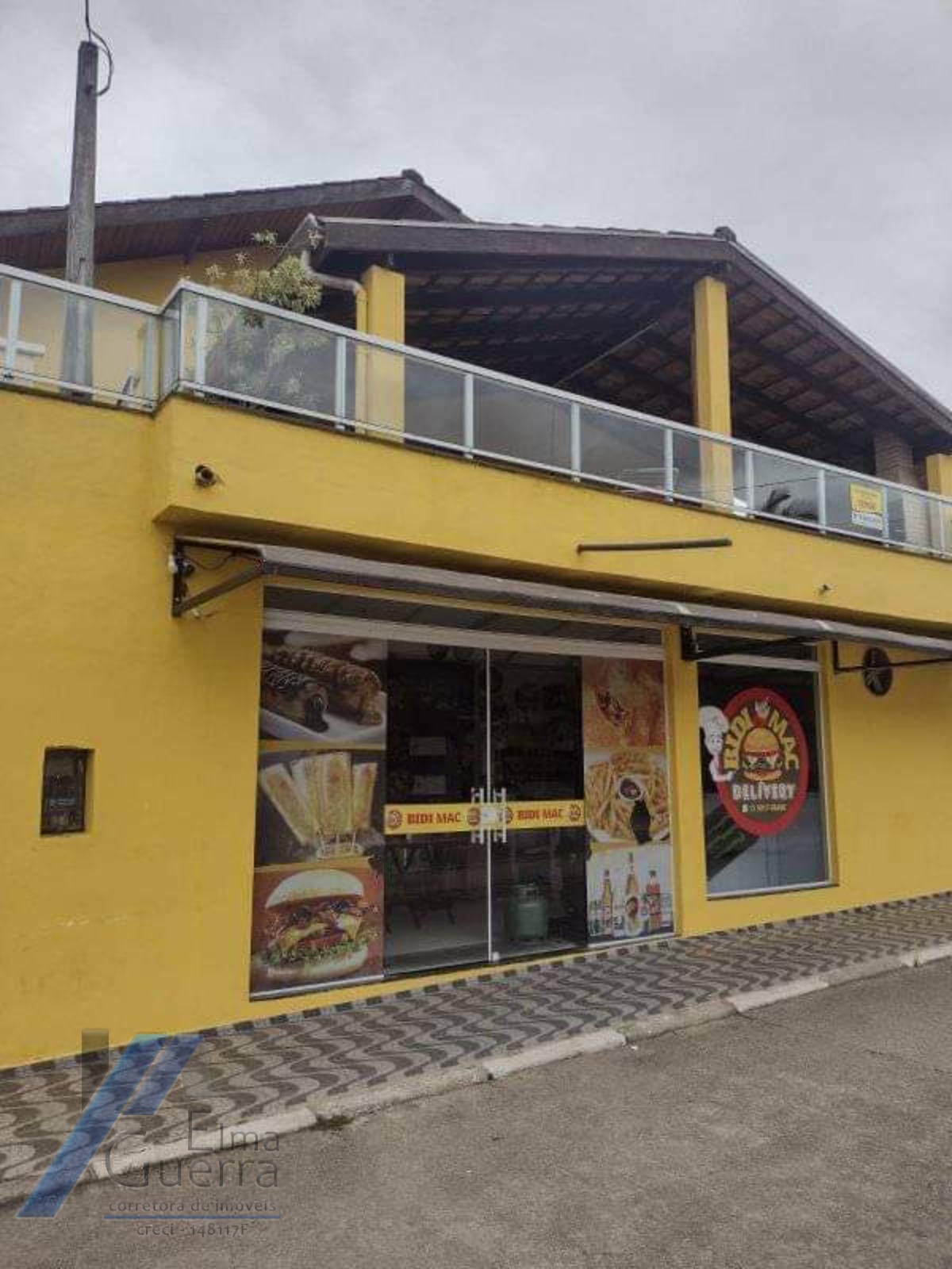 Ubatuba, Horto - Casa sobrado geminado com 02 suites com ponto comercial.