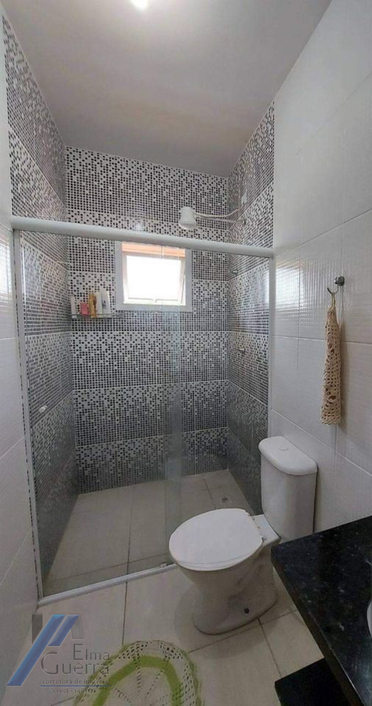 Ubatuba, Horto - Casa sobrado geminado com 02 suites com ponto comercial.