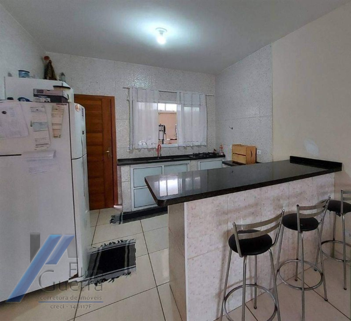 Ubatuba, Horto - Casa sobrado geminado com 02 suites com ponto comercial.
