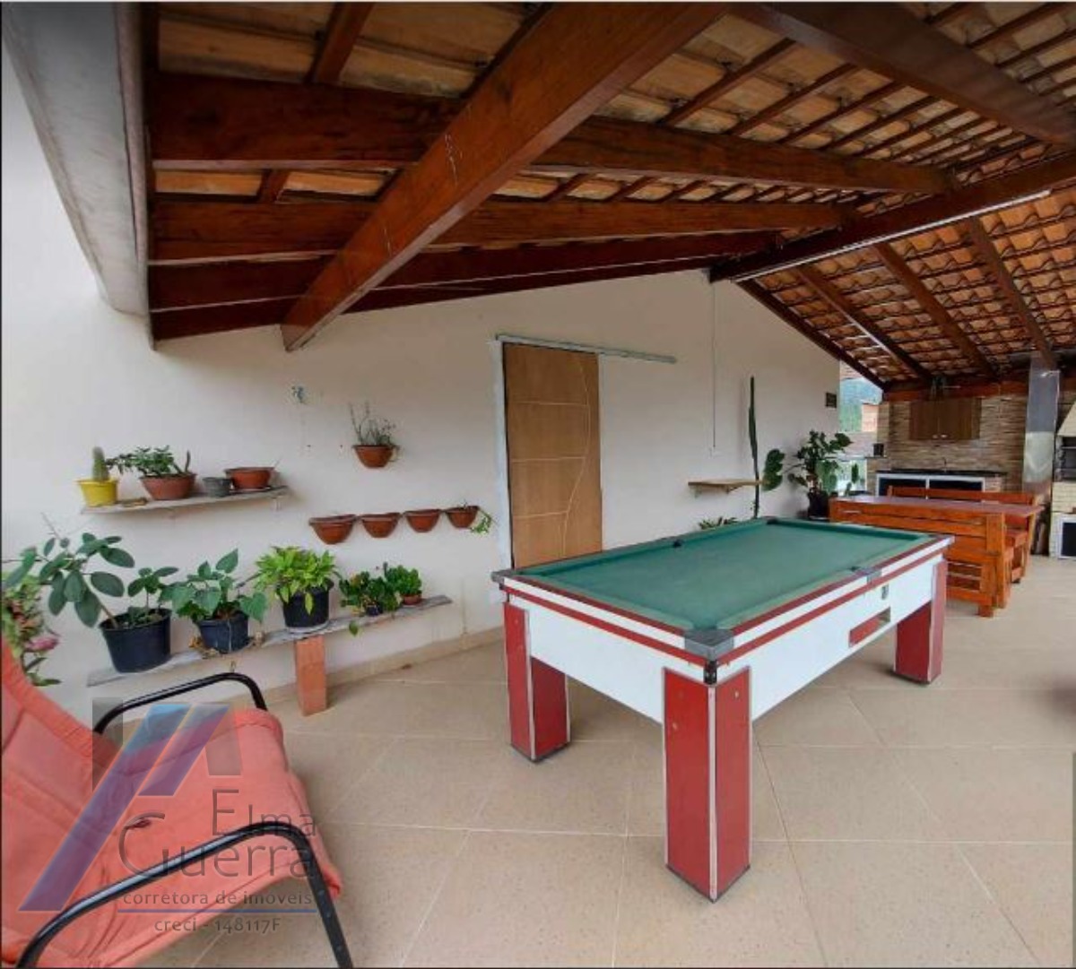 Ubatuba, Horto - Casa sobrado geminado com 02 suites com ponto comercial.