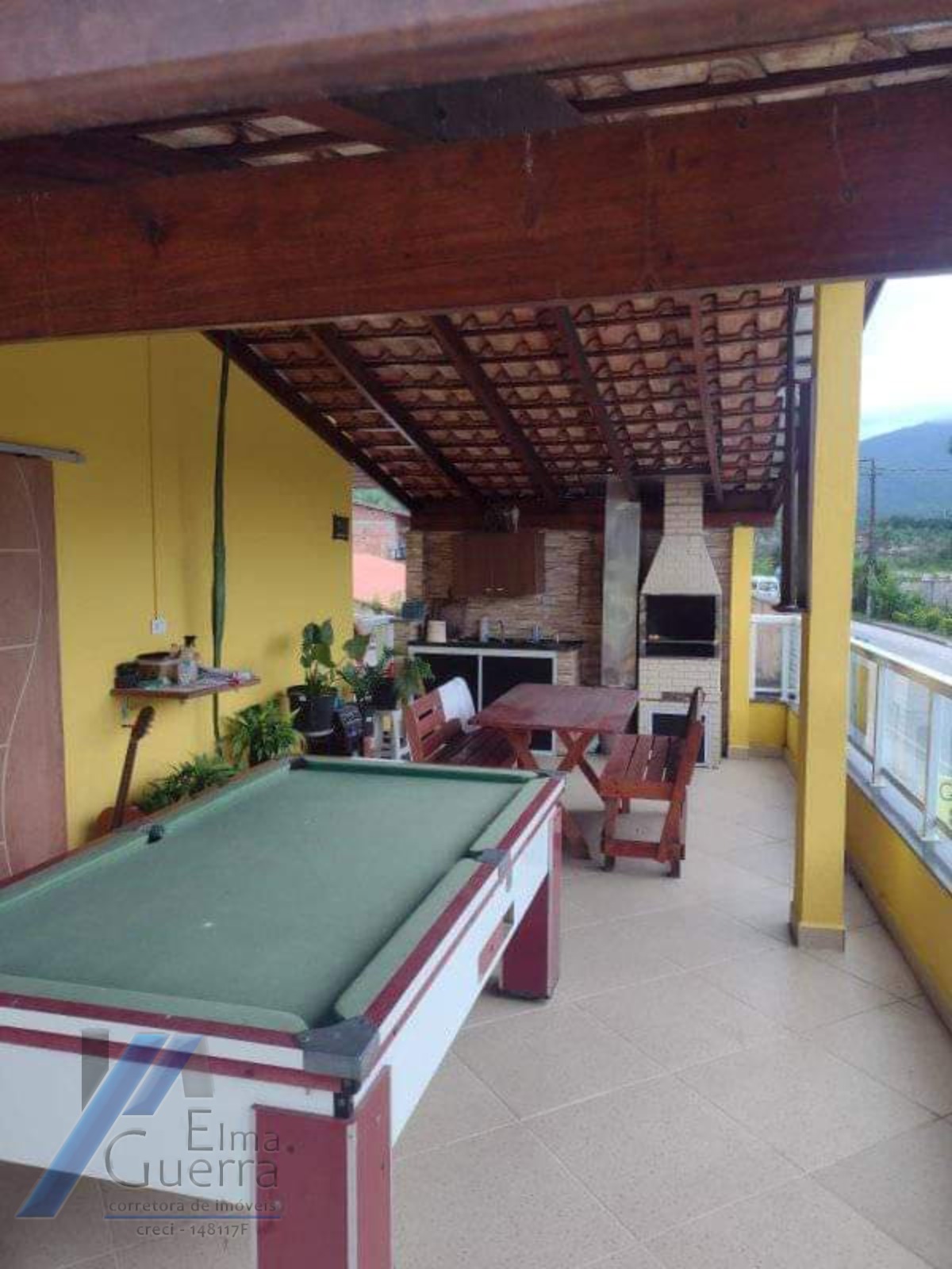 Ubatuba, Horto - Casa sobrado geminado com 02 suites com ponto comercial.