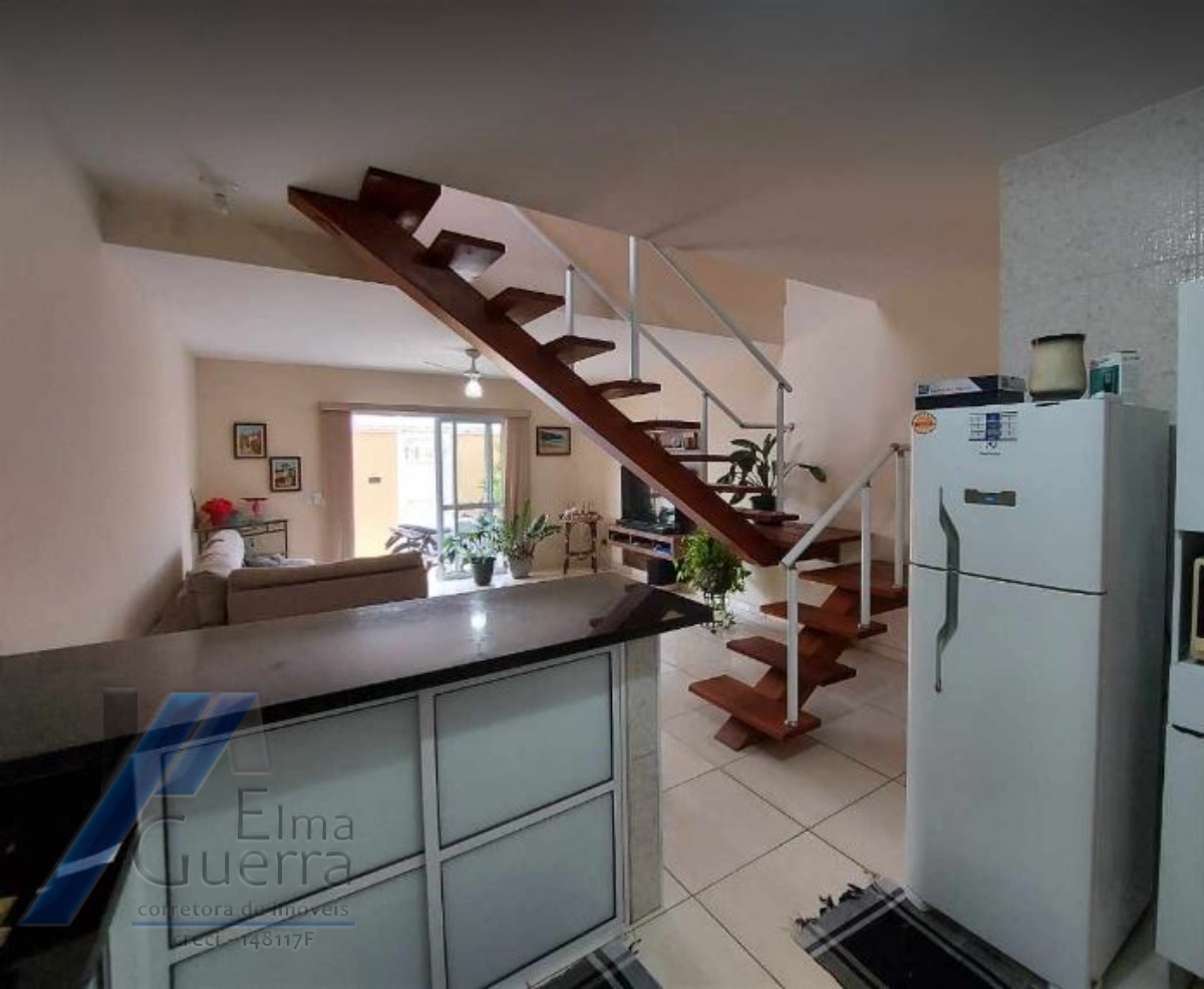 Ubatuba, Horto - Casa sobrado geminado com 02 suites com ponto comercial.