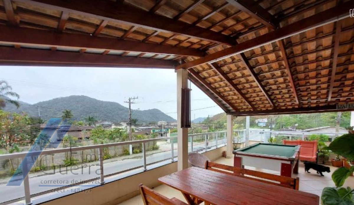 Ubatuba, Horto - Casa sobrado geminado com 02 suites com ponto comercial.