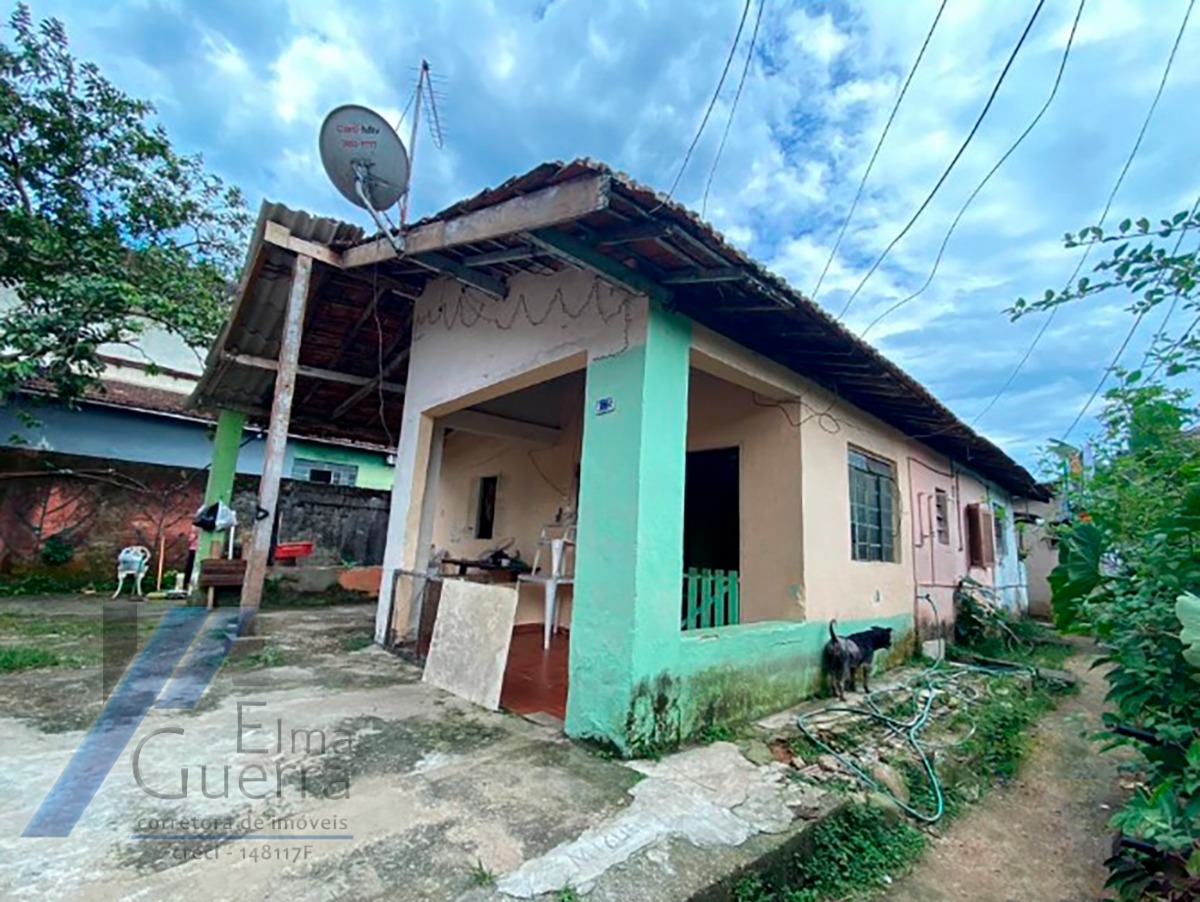 Ubatuba, Centro - Casa em corredor comercial com 02 dormitorios e terreno de 374 m2, documento de escritura.