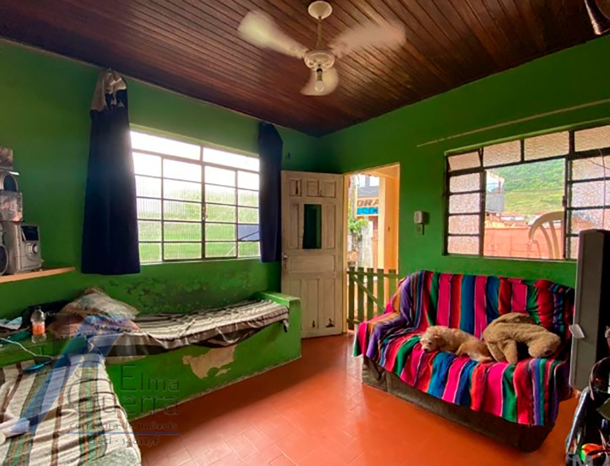 Ubatuba, Centro - Casa em corredor comercial com 02 dormitorios e terreno de 374 m2, documento de escritura.