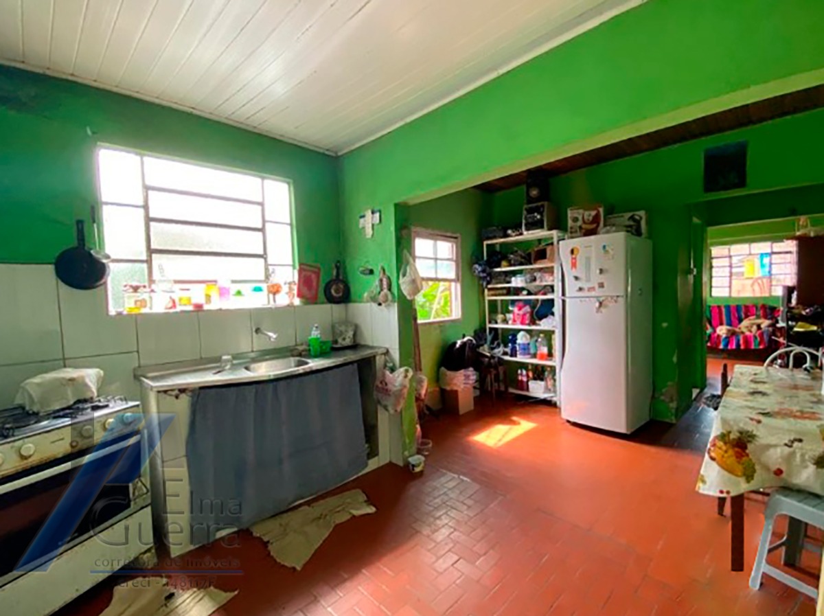 Ubatuba, Centro - Casa em corredor comercial com 02 dormitorios e terreno de 374 m2, documento de escritura.