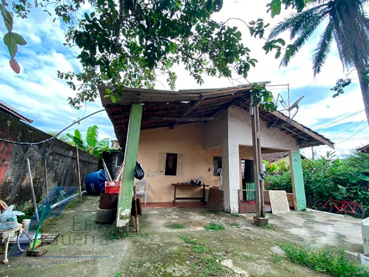 Ubatuba, Centro - Casa em corredor comercial com 02 dormitorios e terreno de 374 m2, documento de escritura.