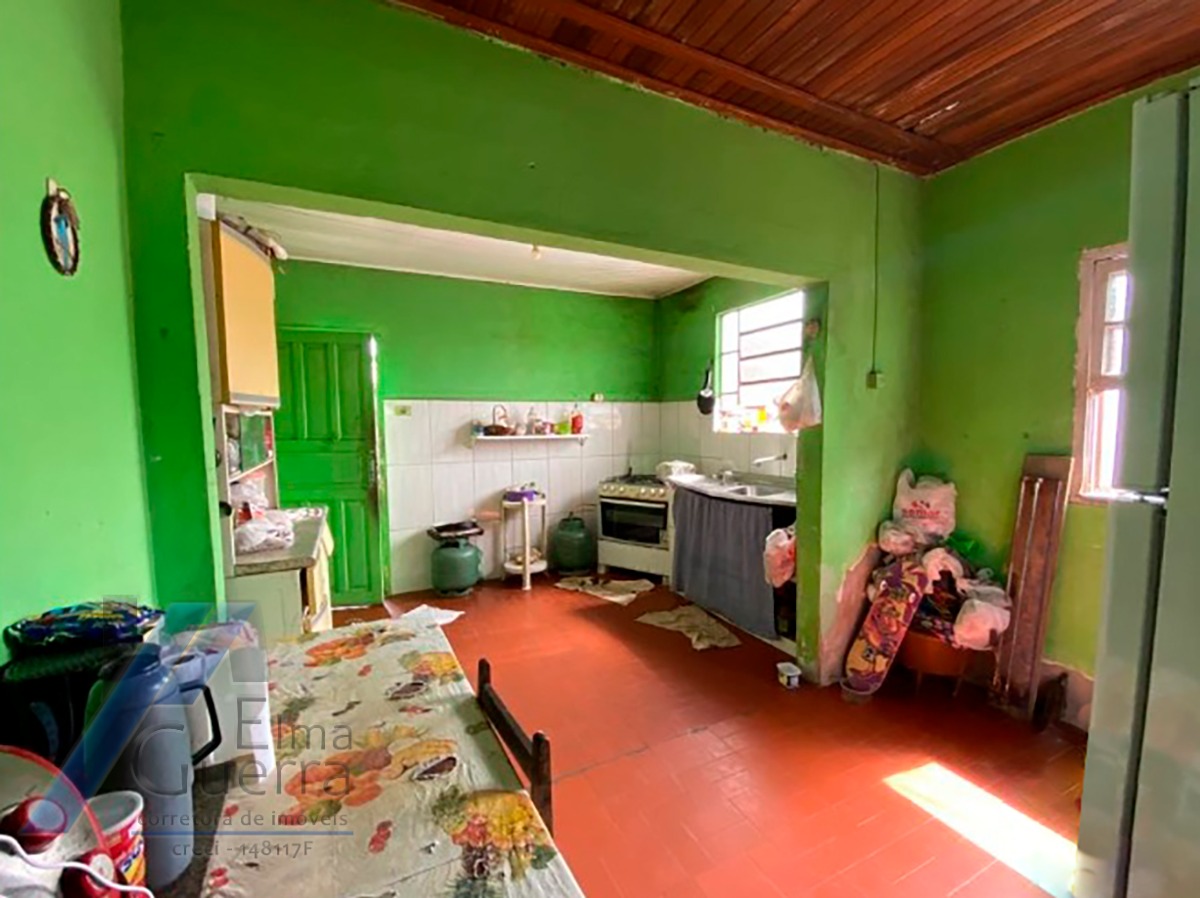 Ubatuba, Centro - Casa em corredor comercial com 02 dormitorios e terreno de 374 m2, documento de escritura.