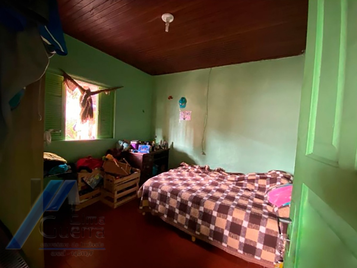 Ubatuba, Centro - Casa em corredor comercial com 02 dormitorios e terreno de 374 m2, documento de escritura.