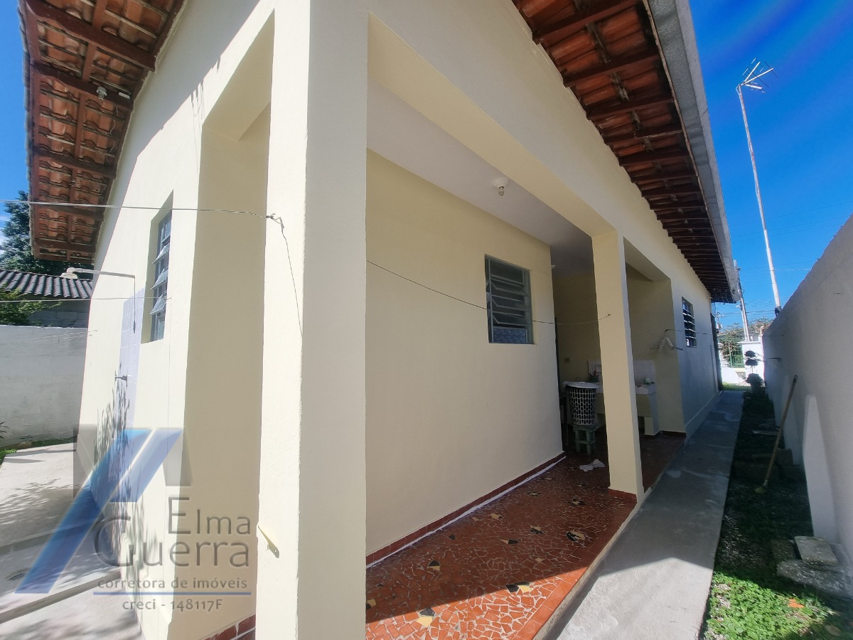 Ubatuba, Cento - Bela casa com 03 dormitórios, terreno de 422 m2 com edícula.