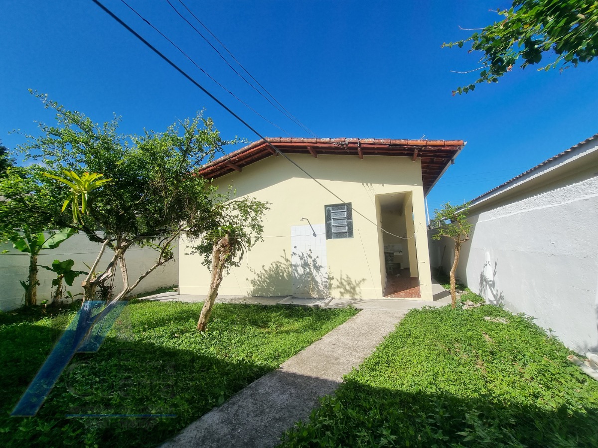 Ubatuba, Cento - Bela casa com 03 dormitórios, terreno de 422 m2 com edícula.